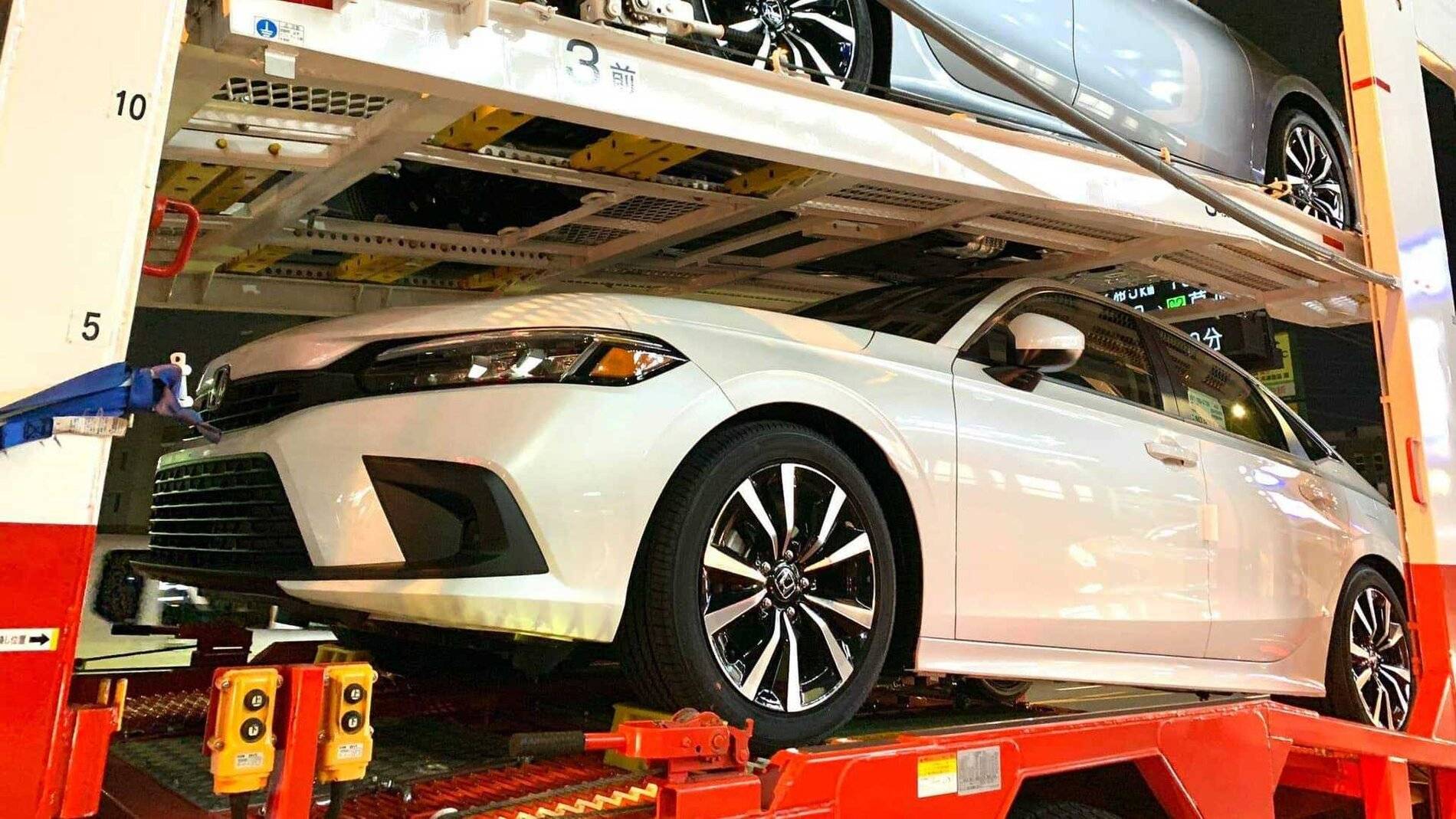 11th Gen Honda Civic Spied: 2022 Civic Sedan in Platinum White and Lunar Silver (US Spec) 2022 Honda Civic Sedan White 2