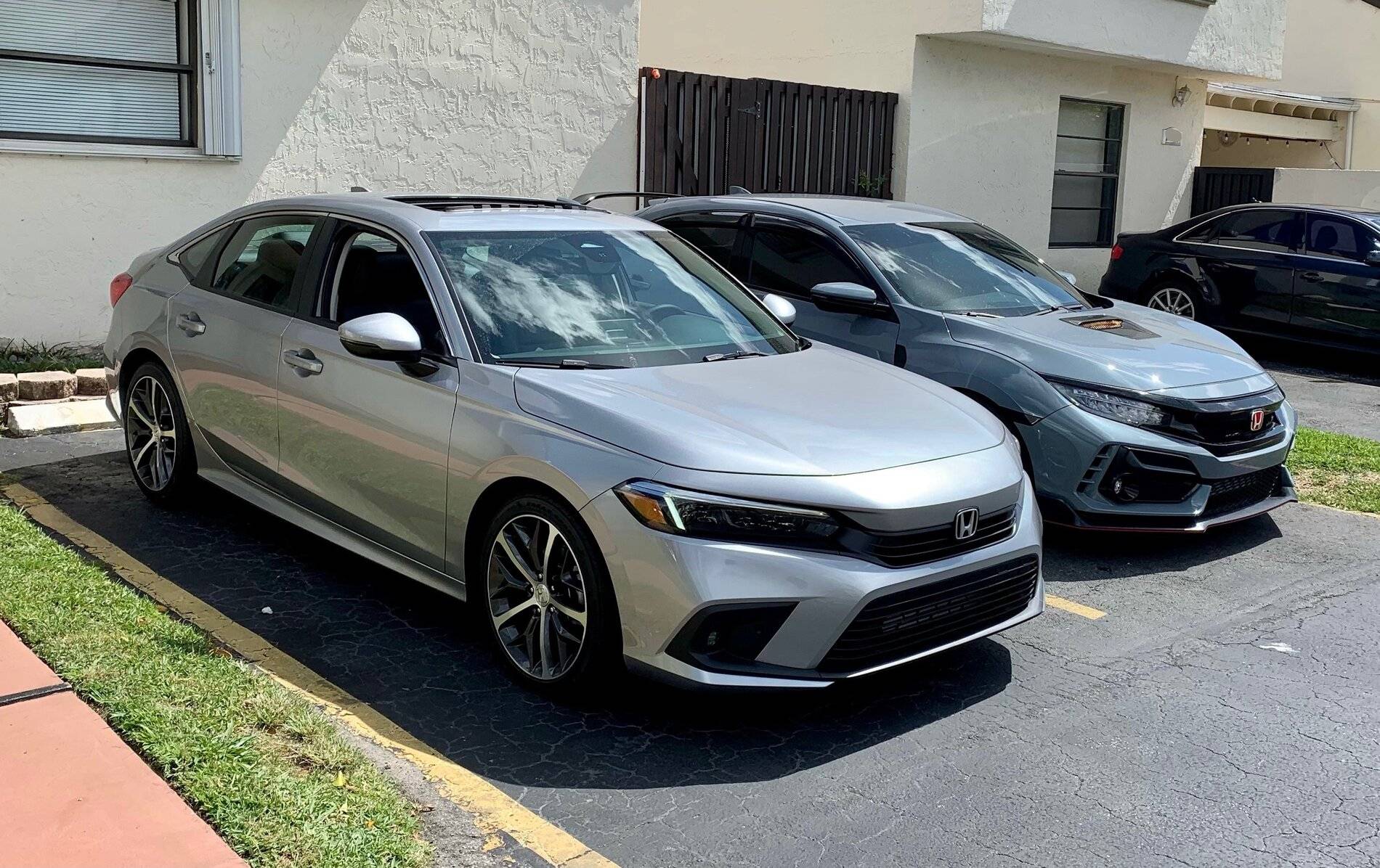 11th Gen Honda Civic Official LUNAR SILVER METALLIC 2022+ 11th Gen Civic & Si Thread LUNAR SILVER METALLIC 2022 Civic Sedan vs Civic Type R 5