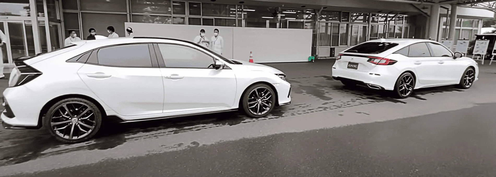 11th Gen Honda Civic 2022 Civic Hatchback looks great in Platinum White with black trim 11thvs10hb3