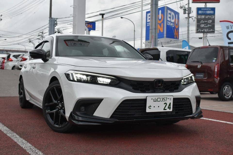 11th Gen Honda Civic 2022 Civic Hatchback looks great in Platinum White with black trim 1628737072261