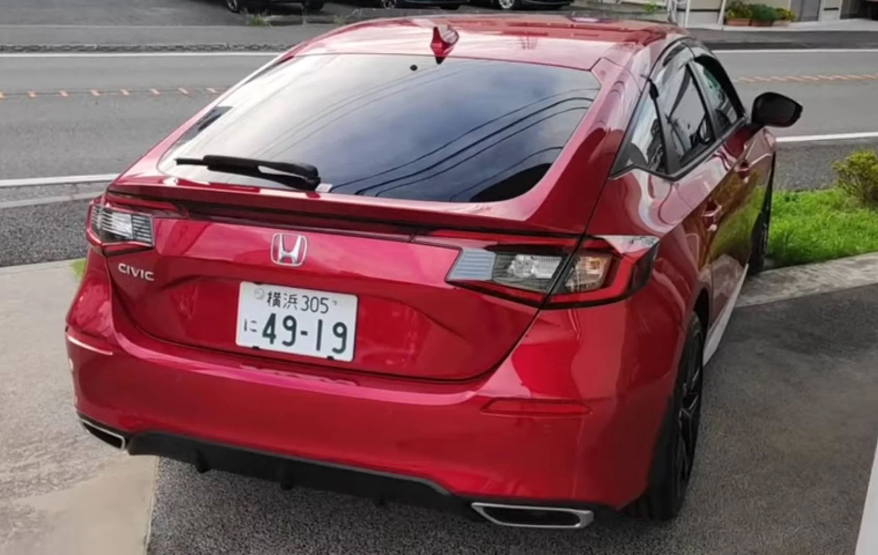11th Gen Honda Civic 11th Civic Hatchback Red Metallic R565M Screenshot_20210821-204714_YouTube-01