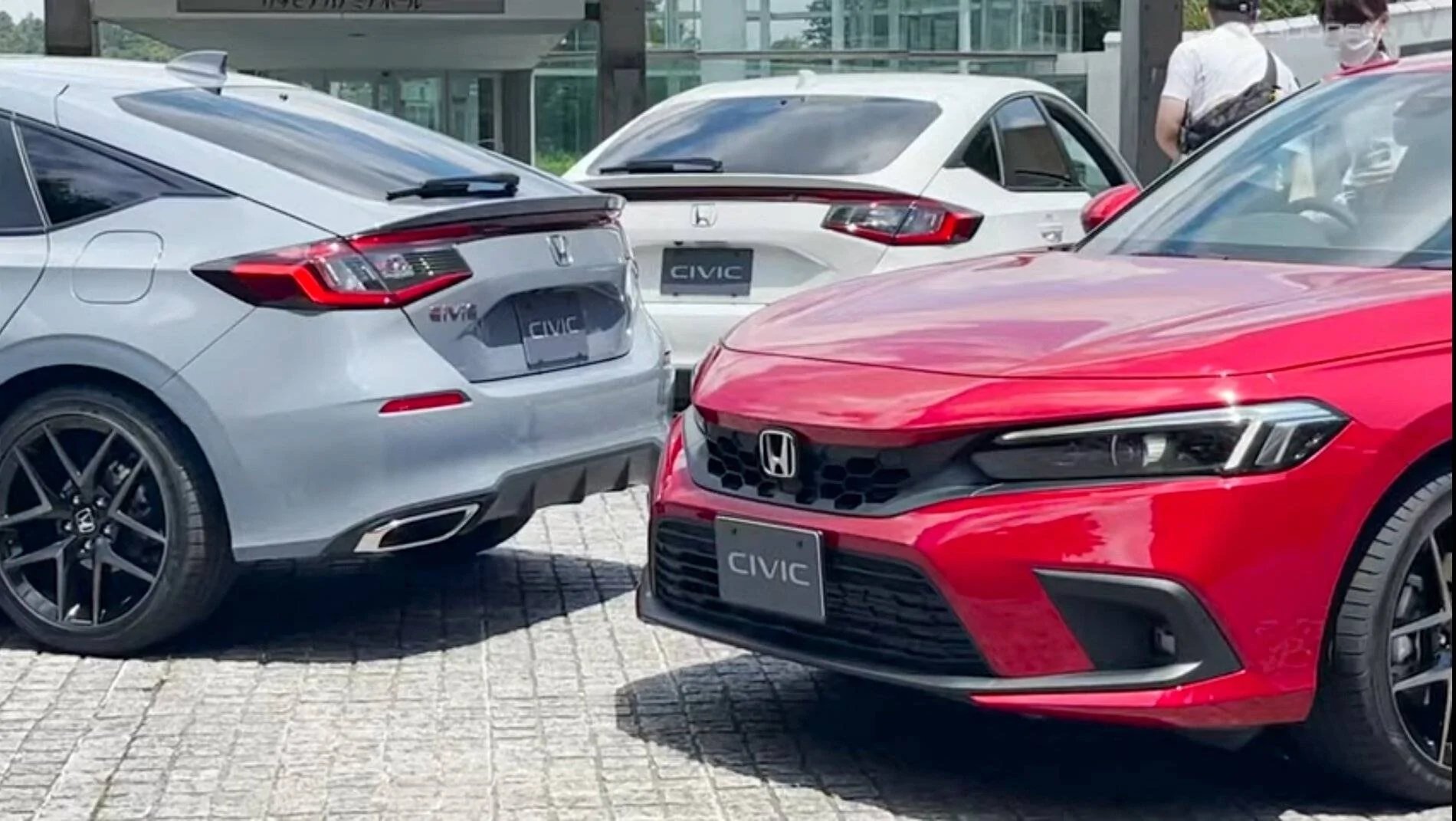 11th Gen Honda Civic 11th Gen Civic Hatchback short video White, Sonic Gray and Metallic red Screenshot_20210824-183726_YouTube-01