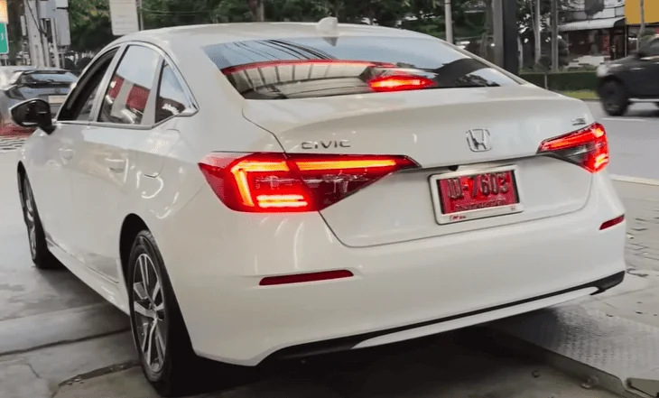 11th Gen Honda Civic 2022 11th Gen Sedan Thailand have different tail lights? 11thCivicThailand