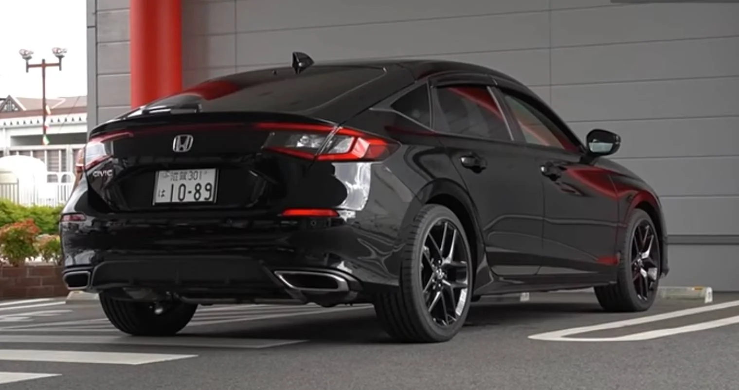 11th Gen Honda Civic 2022 Civic hatchback in Crystal Black Pearl Screenshot_20210910-165132_YouTube-01