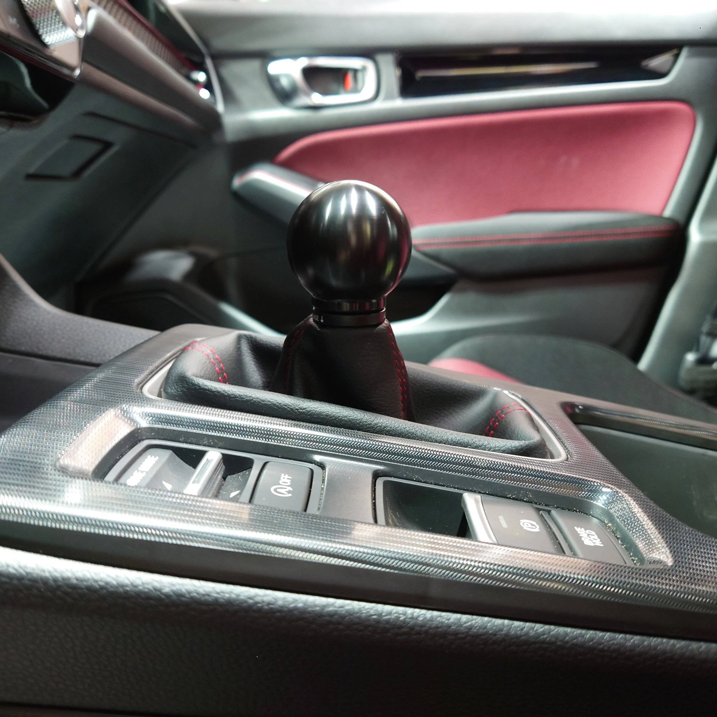 11th Gen Honda Civic Show me your aftermarket shift knob DSC_4261