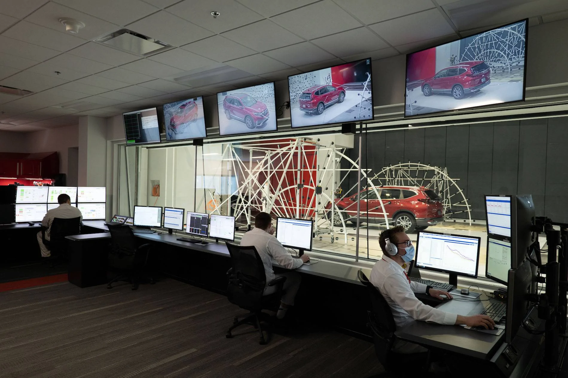11th Gen Honda Civic Honda Opens New World-Class Wind Tunnel in Ohio Honda CR-V Hybrid Aeroacoustics Testing - Control Room