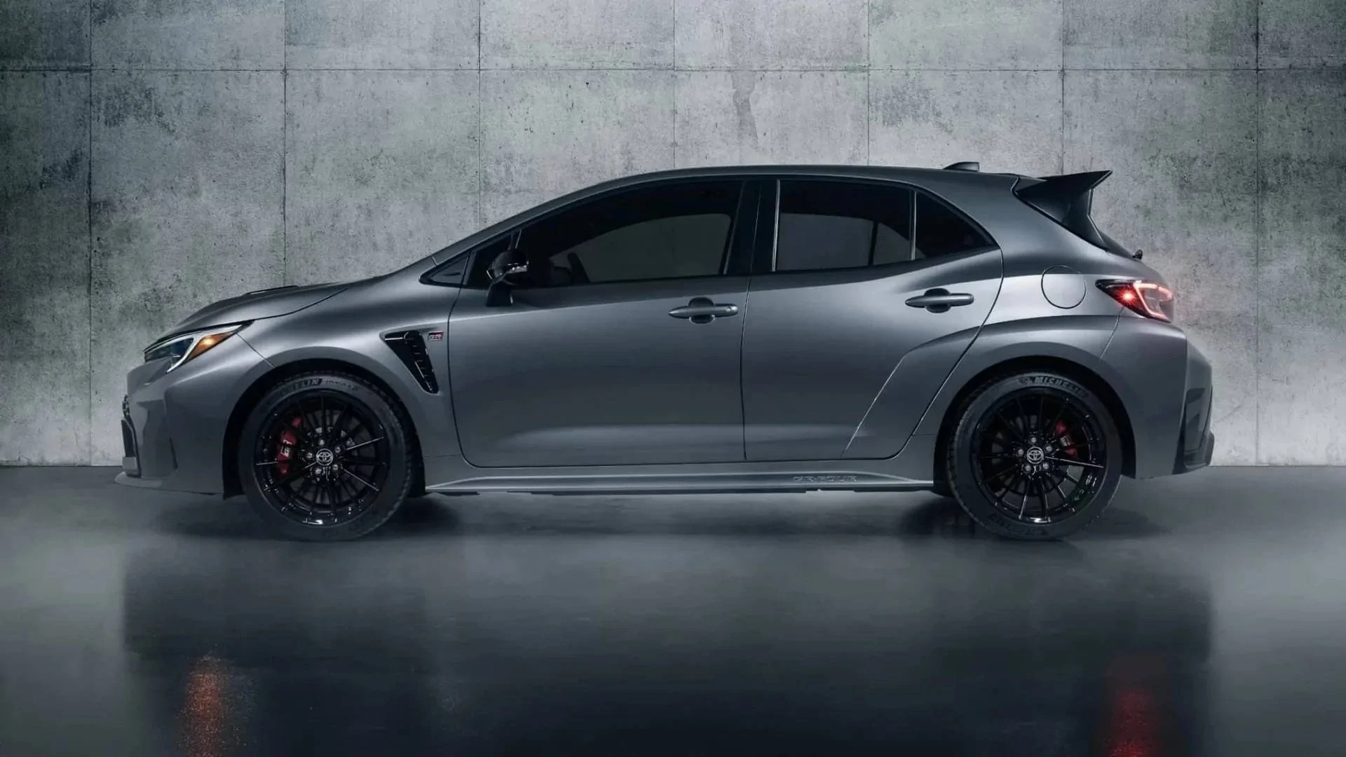 11th Gen Honda Civic ? 2022 Civic Type R Spied Inside & Out (First Interior Shots)! 265/30/19 tires revealed. IMG_2433