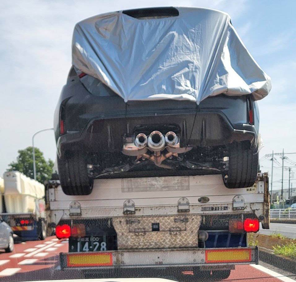 11th Gen Honda Civic 2023 Civic Type R Crash Test Vehicles Spotted on Transport (Grey and Black in Color), Revealing Rear Fascia and Exhaust FVbr-OAVsAA7SmT