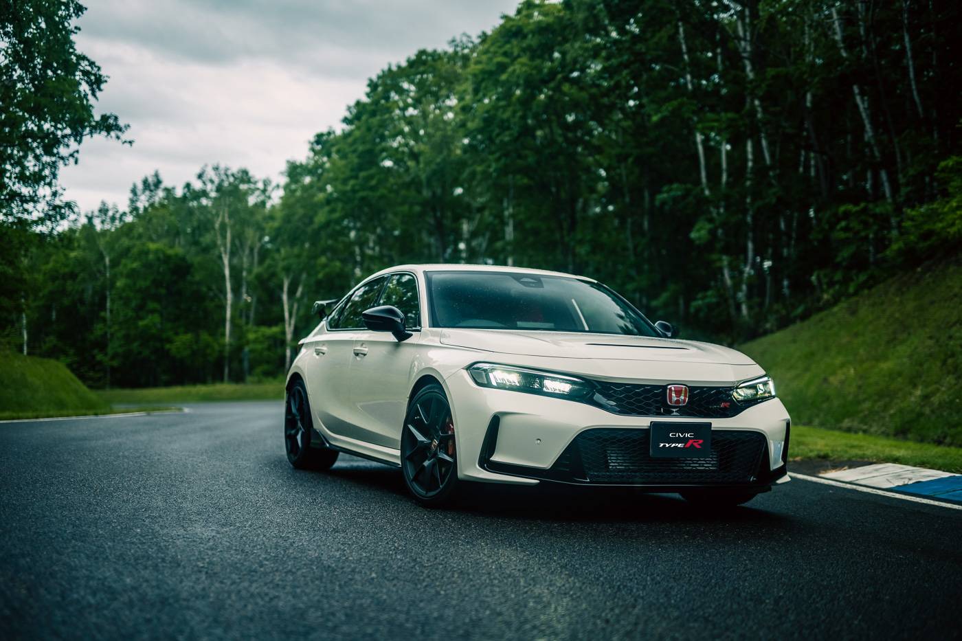 11th Gen Honda Civic OFFICIAL: 2023 Civic Type R Reveal Photos, Wallpapers & Videos 2023-honda-civic-typer-official-press-photos-2