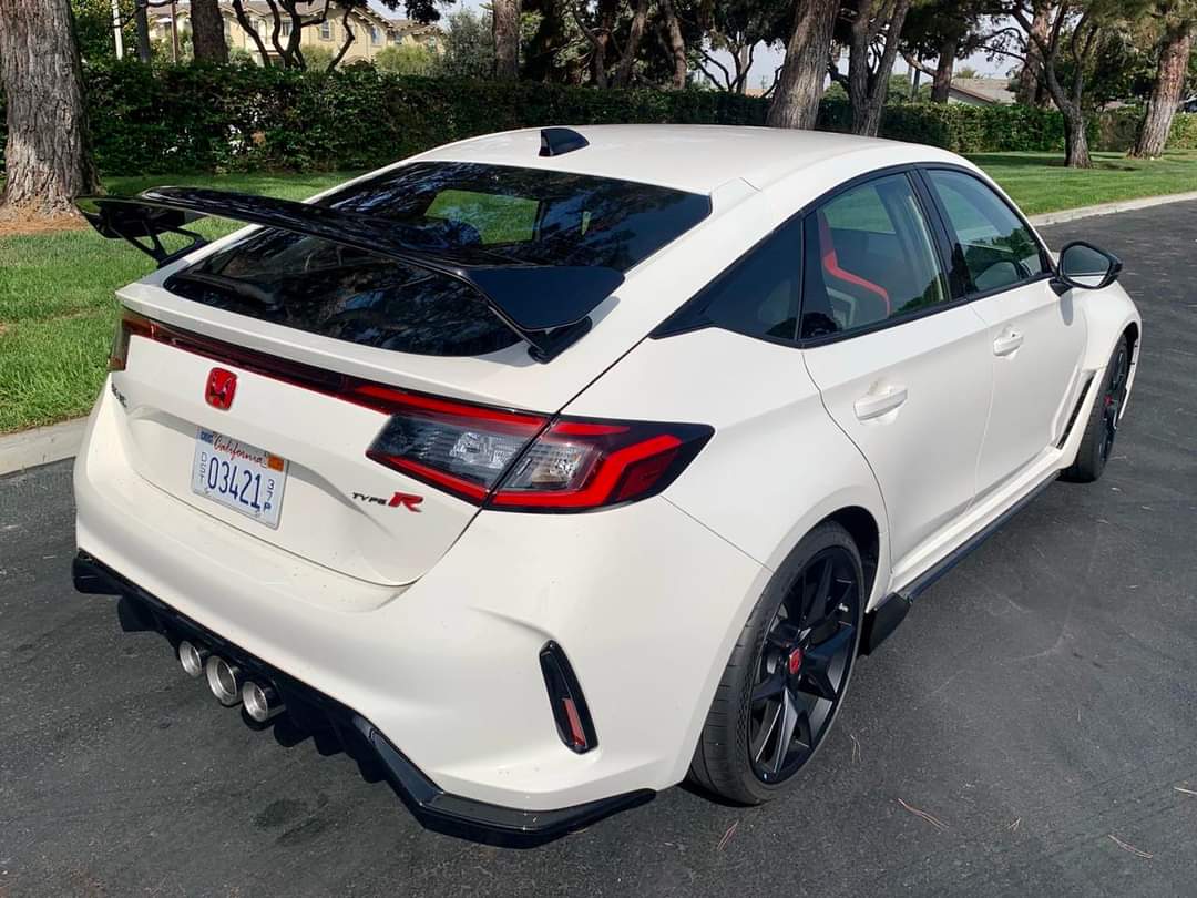 11th Gen Honda Civic FL5 and FK8 Civic Type R Comparison Side-by-Side Look FB_IMG_1660926719046