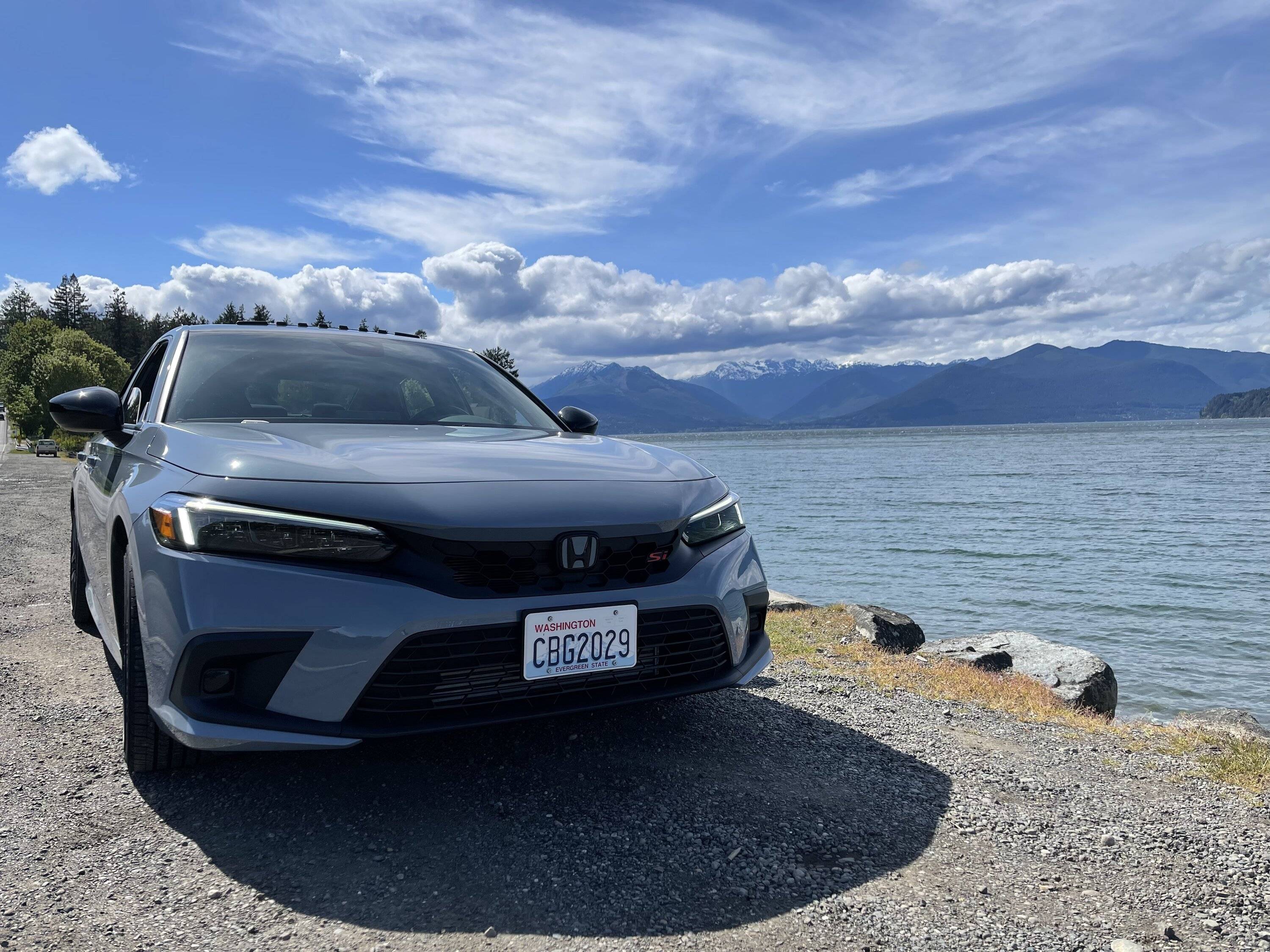 11th Gen Honda Civic 🙏🏻  📸 Boost Blue Pearl and Sonic Gray Pearl FL5 Civic Type R spotted on transport! 3411E8D1-513A-4978-A389-4E5B21FB51A6