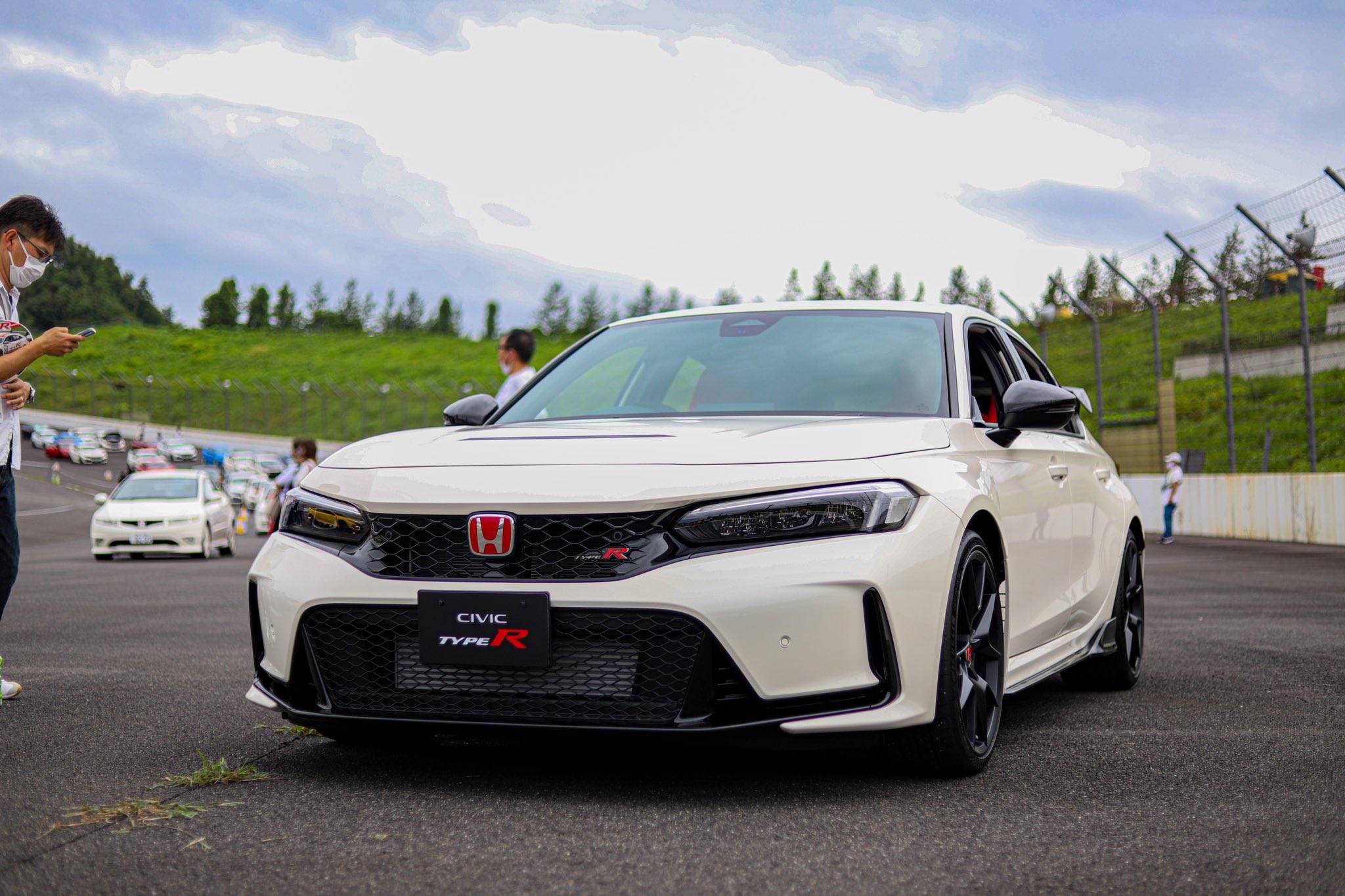 11th Gen Honda Civic Official CHAMPIONSHIP WHITE FL5 Type R Photos Thread Fb5BNVQVsAASqHG