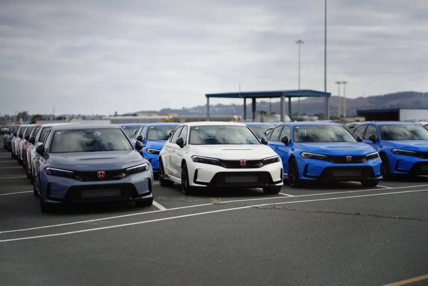 11th Gen Honda Civic Photos: ~100 FL5 Civic Type R unloaded at the Richmond port! jspsrxjiufr91