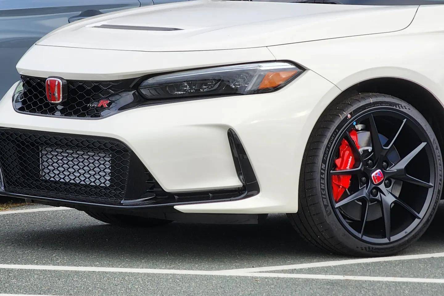 11th Gen Honda Civic Photos: ~100 FL5 Civic Type R unloaded at the Richmond port! wyr65dniufr91