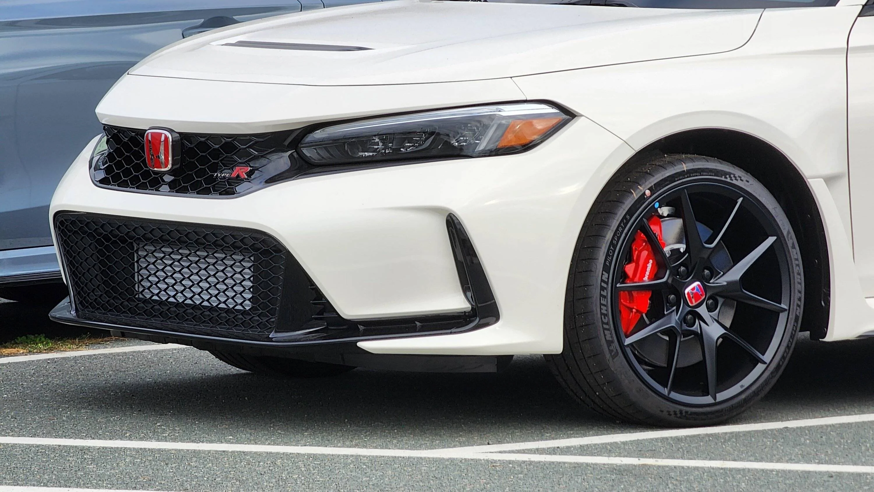 11th Gen Honda Civic Photos: ~100 FL5 Civic Type R unloaded at the Richmond port! 29x87zziufr91