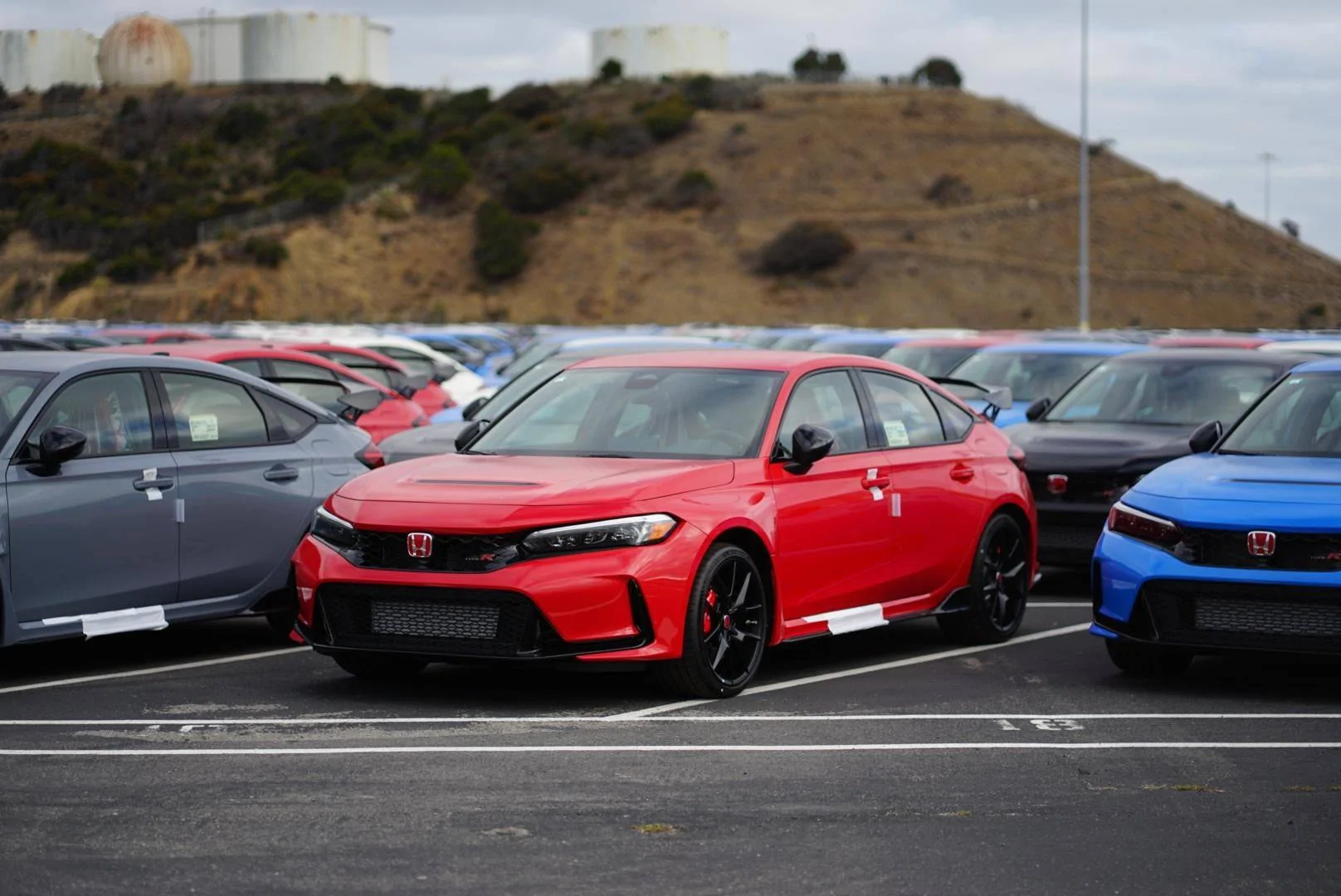 11th Gen Honda Civic Photos: ~100 FL5 Civic Type R unloaded at the Richmond port! wvcaqc4jufr91