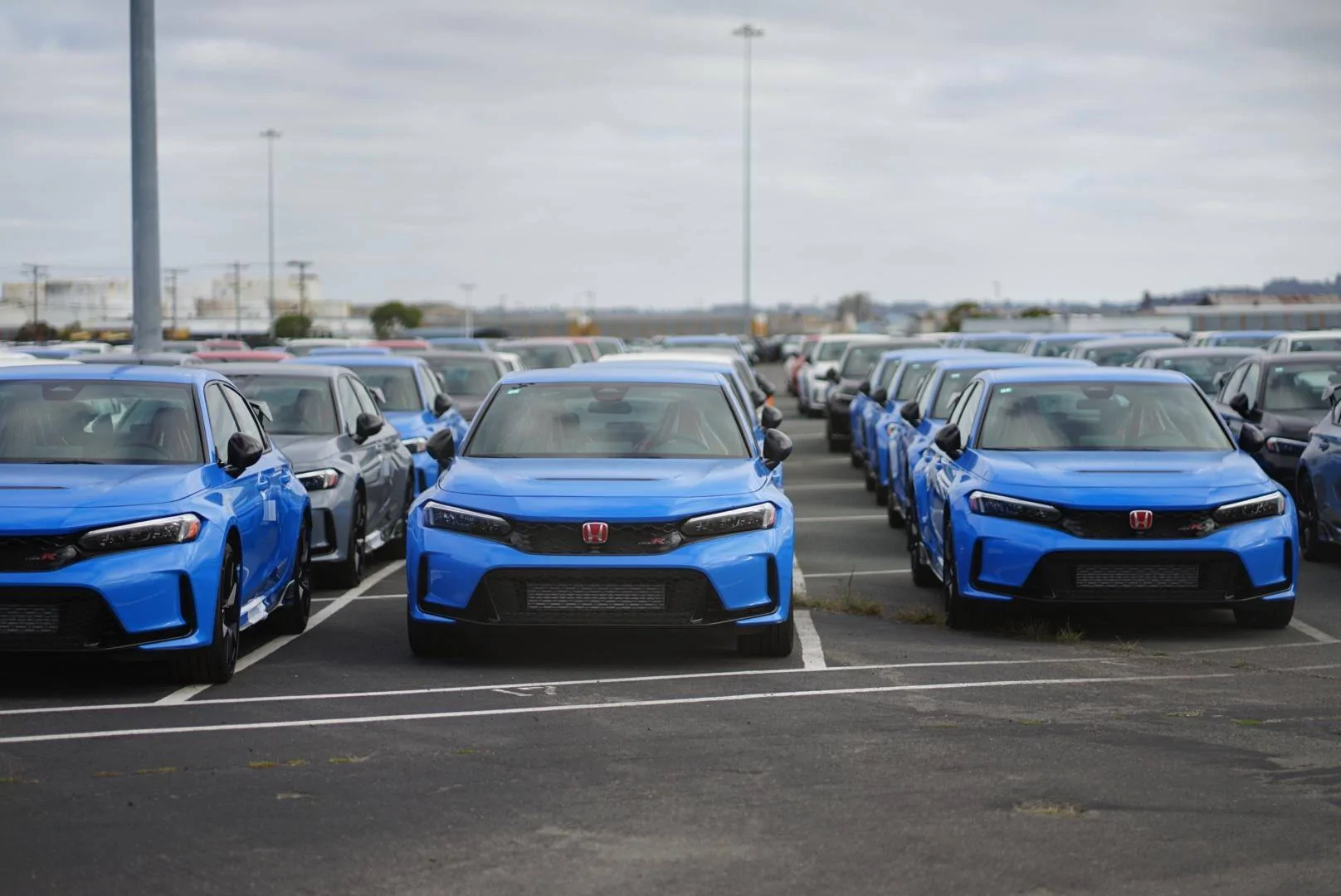 11th Gen Honda Civic Photos: ~100 FL5 Civic Type R unloaded at the Richmond port! fmxv858jufr91