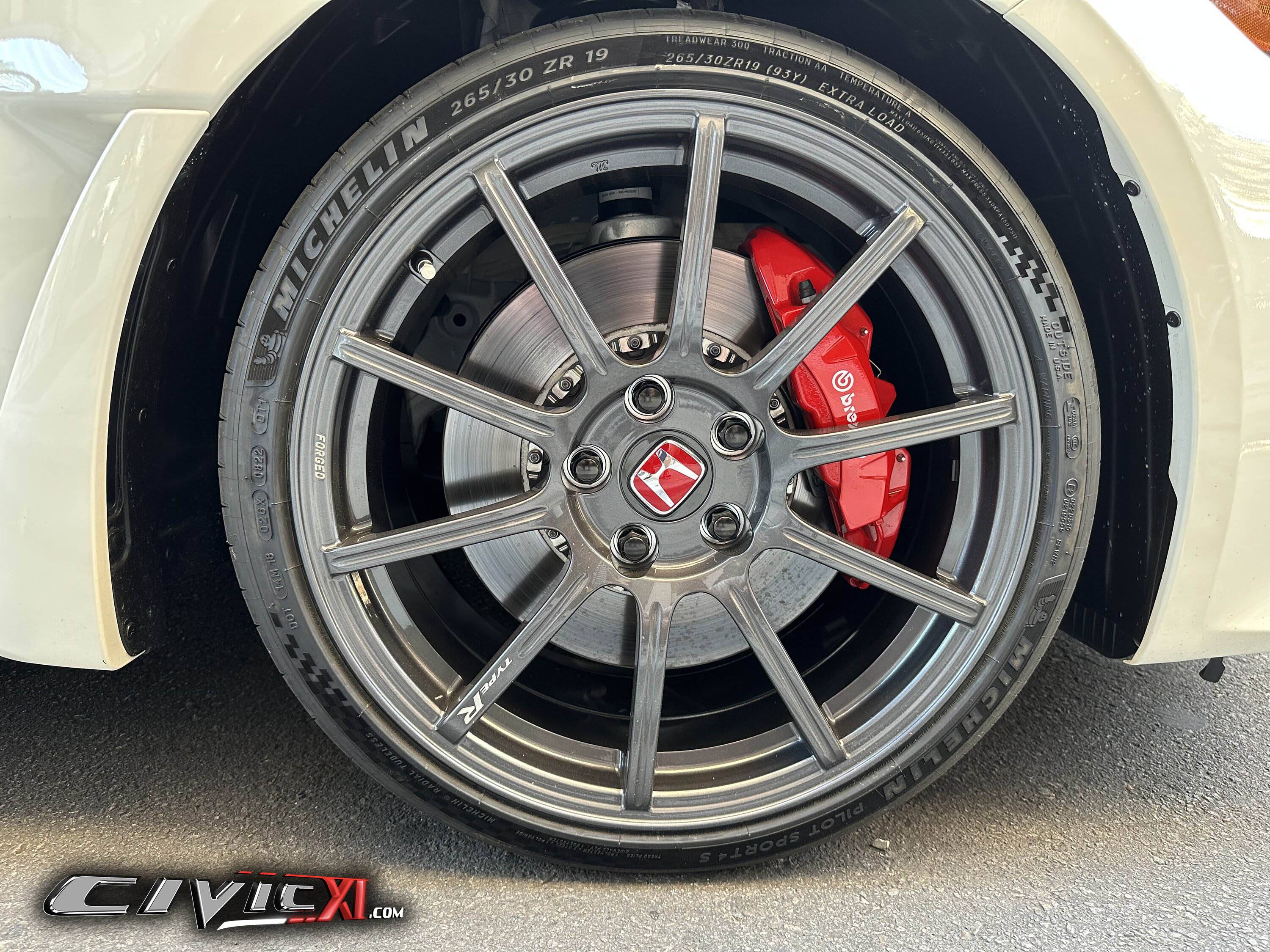11th Gen Honda Civic Took photos of FL5 Type R media car vs my FK8 (UPDATE: interior pics) Civic Type R FL5 vs FK8 5