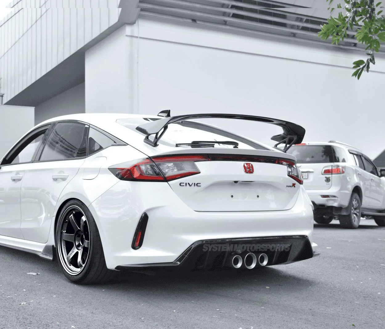 FL5 Civic Type R Champ White TE37SL 18x9.5 Formula Silver.webp