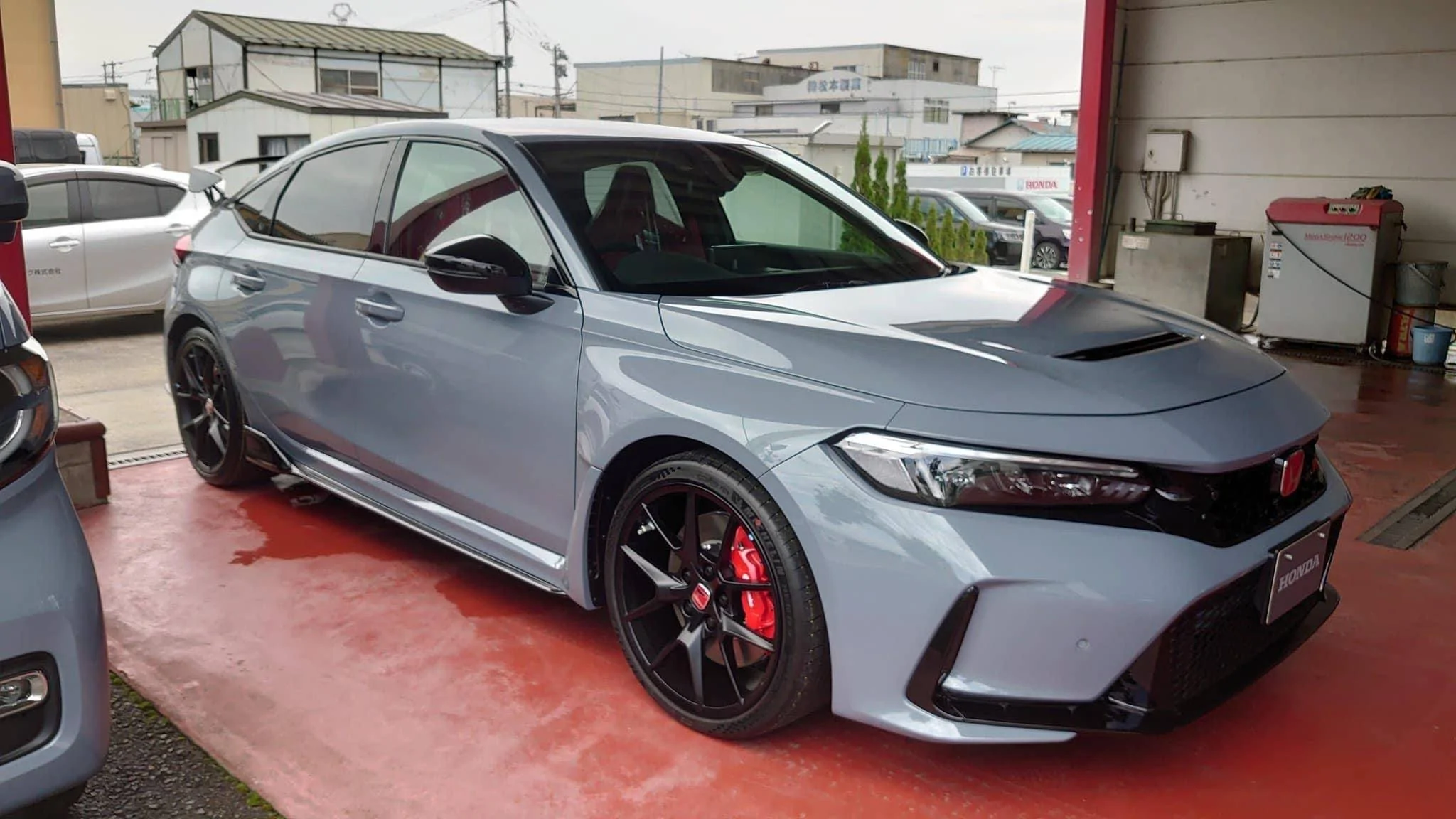 11th Gen Honda Civic Official SONIC GRAY PEARL FL5 Type R Photos Thread 7f641a22-919c-4c34-a682-bdca85560187-jpeg