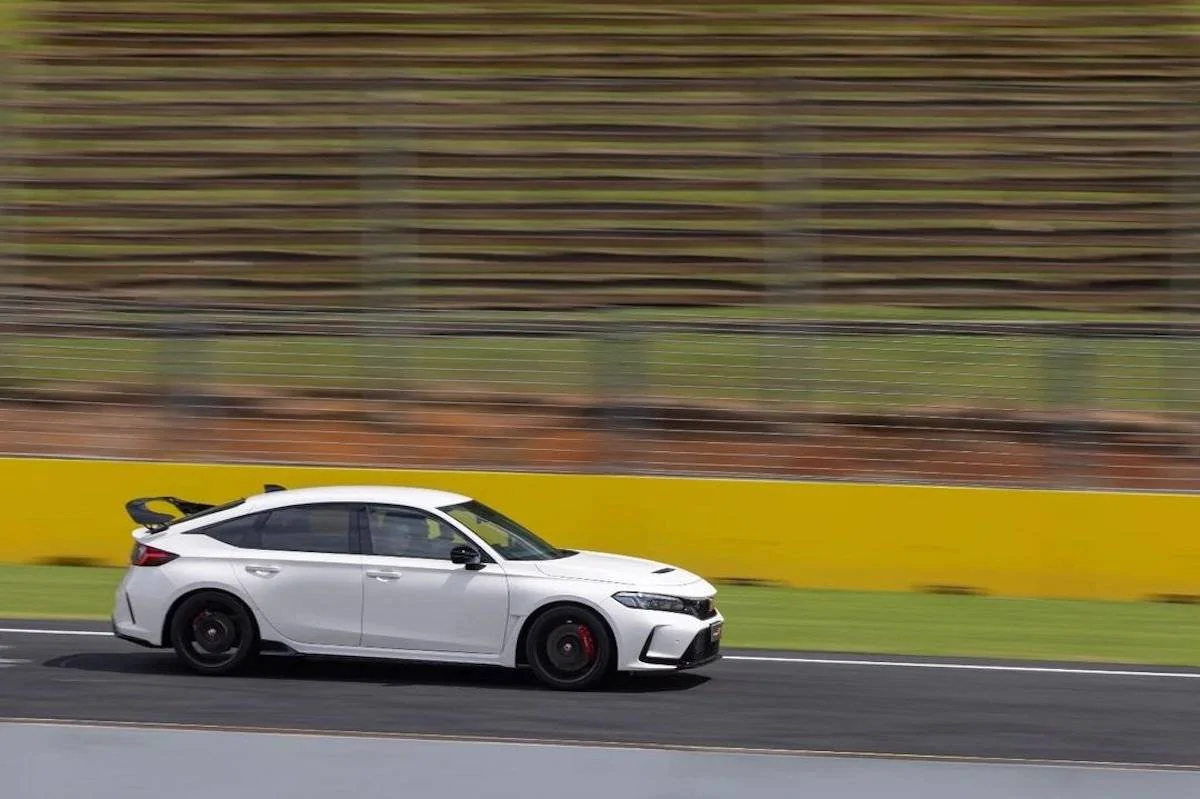 11th Gen Honda Civic Official CHAMPIONSHIP WHITE FL5 Type R Photos Thread civic-type-r-nz-2-jpeg