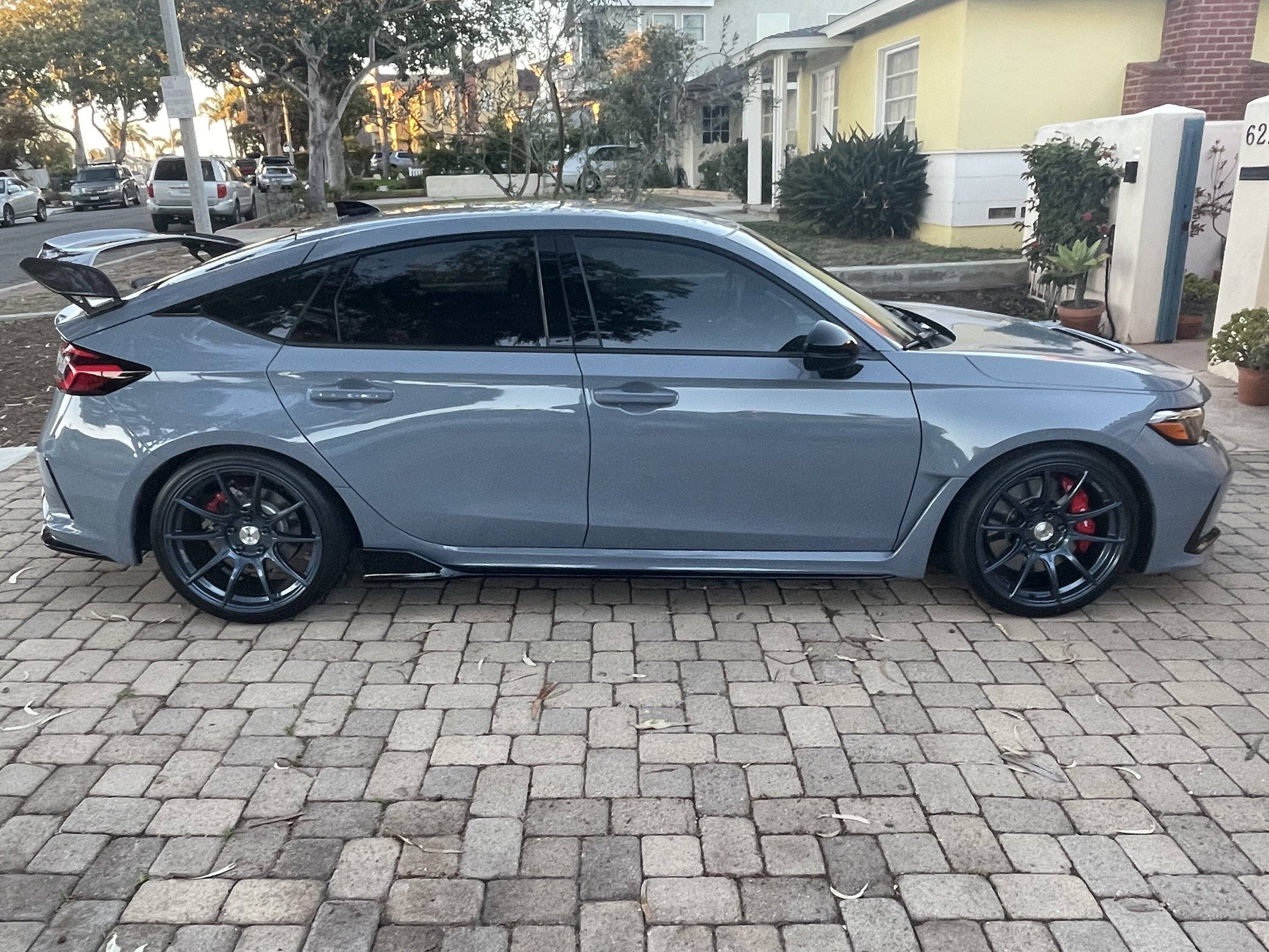 Lowered my Sonic Grey FL5 Civic Type R on H&R Springs, 19