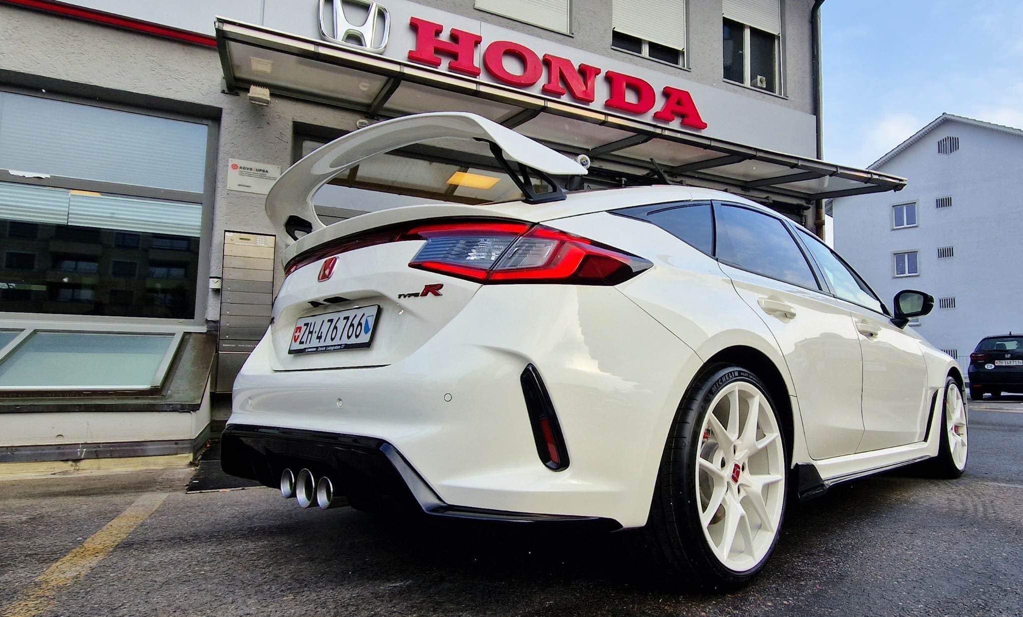 11th Gen Honda Civic Photos: Paint matched wing on FL5 326527418_5794287500692897_2655003470571813340_n