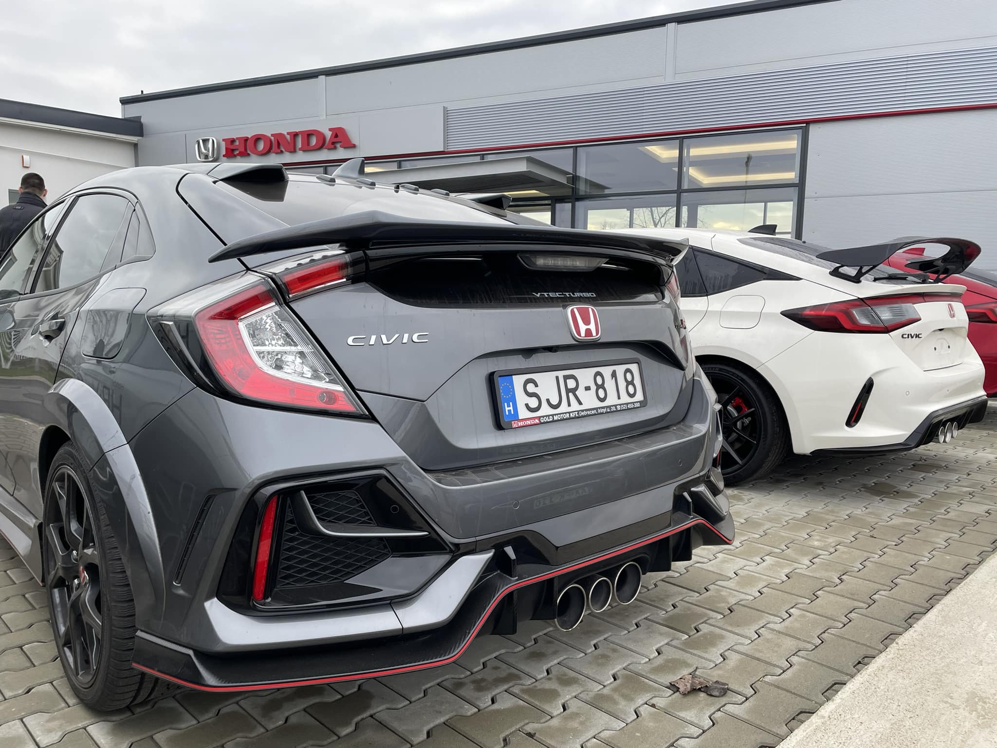 11th Gen Honda Civic Post your FL5 Civic Type R delivery pics! 🙌 📸 325237663_880976399615867_1227112637840760895_n