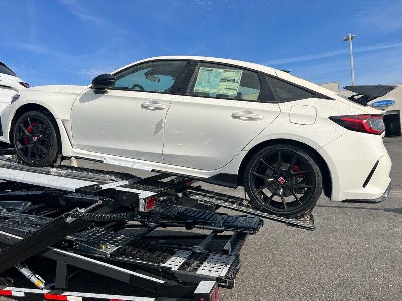 11th Gen Honda Civic Post your FL5 Civic Type R delivery pics! 🙌 📸 image_1