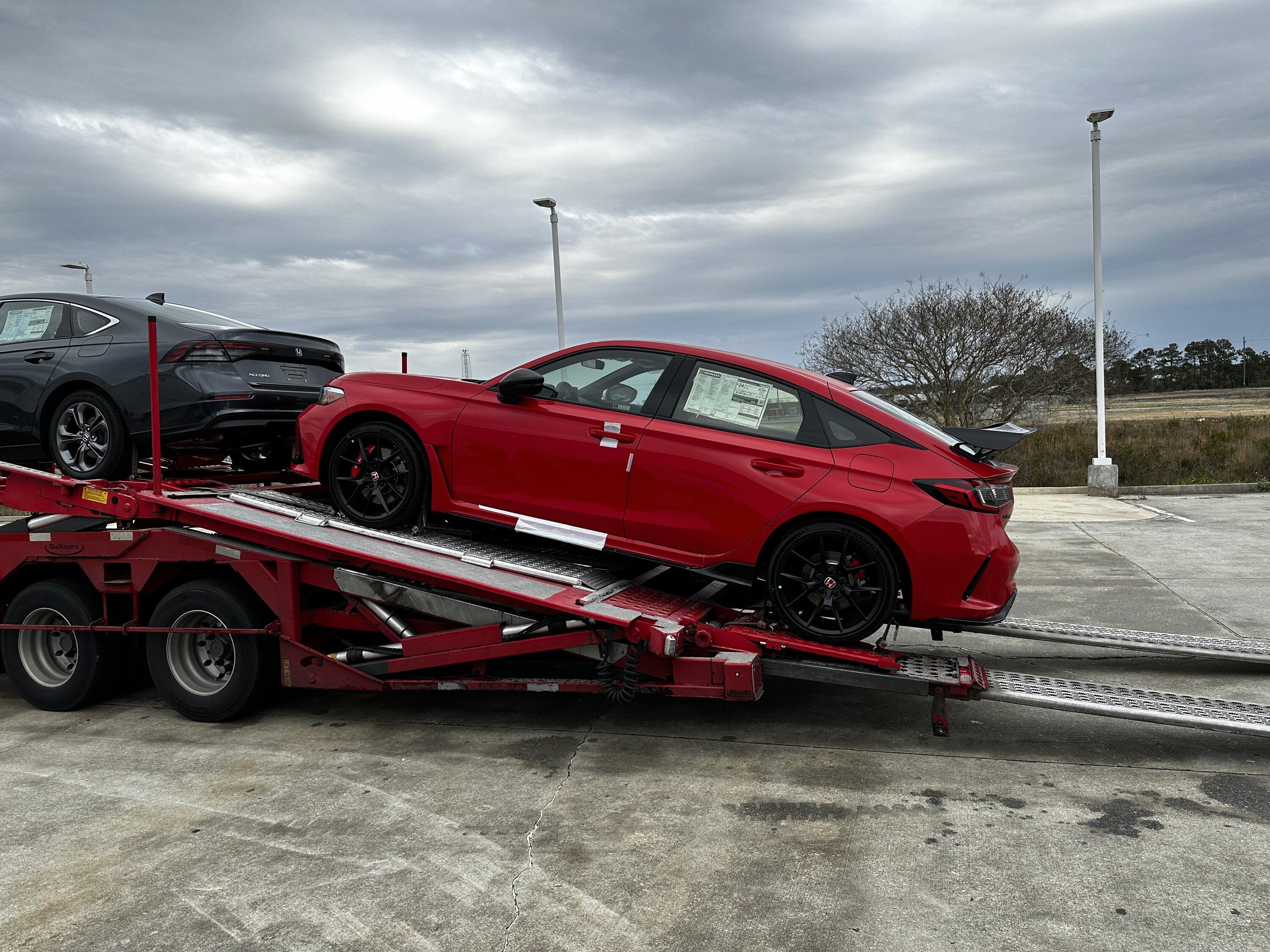 11th Gen Honda Civic Post your FL5 Civic Type R delivery pics! 🙌 📸 IMG_1456.JPG