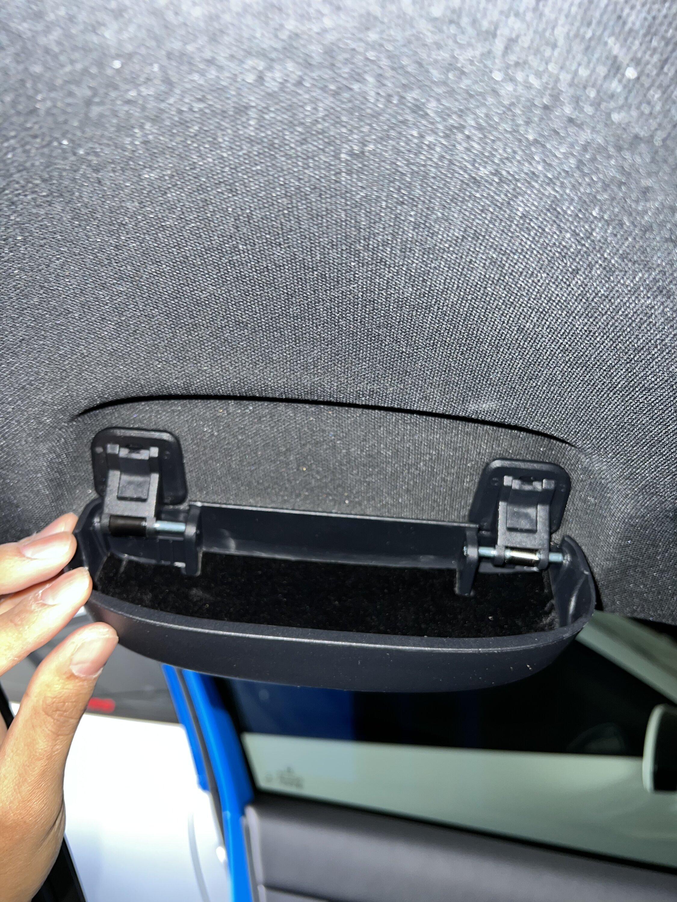 11th Gen Honda Civic Sunglass holder! Why doesn’t the R have it… 3937AF1D-86BC-4764-B06B-ADF0EE787E15