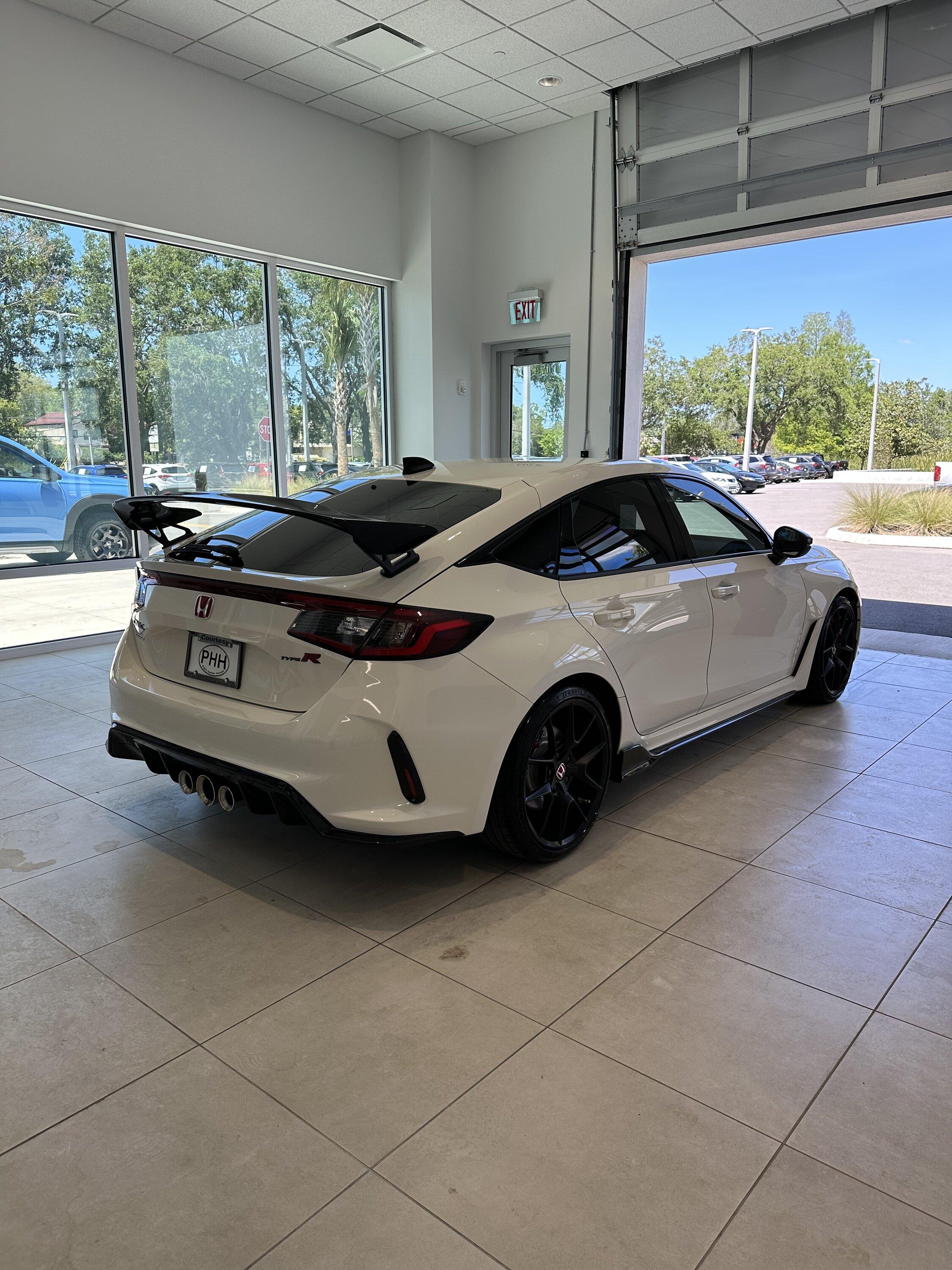 11th Gen Honda Civic Post your FL5 Civic Type R delivery pics! 🙌 📸 AB19F44F-1D01-4513-8AD1-35BB889AE765