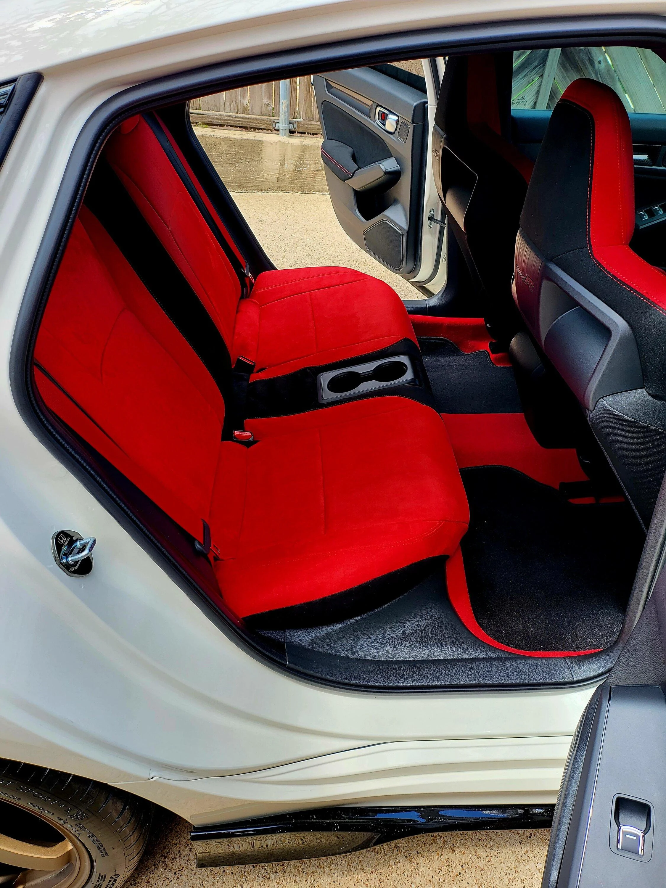 11th Gen Honda Civic Too many materials in the US FL5’s interior 20230429_134338