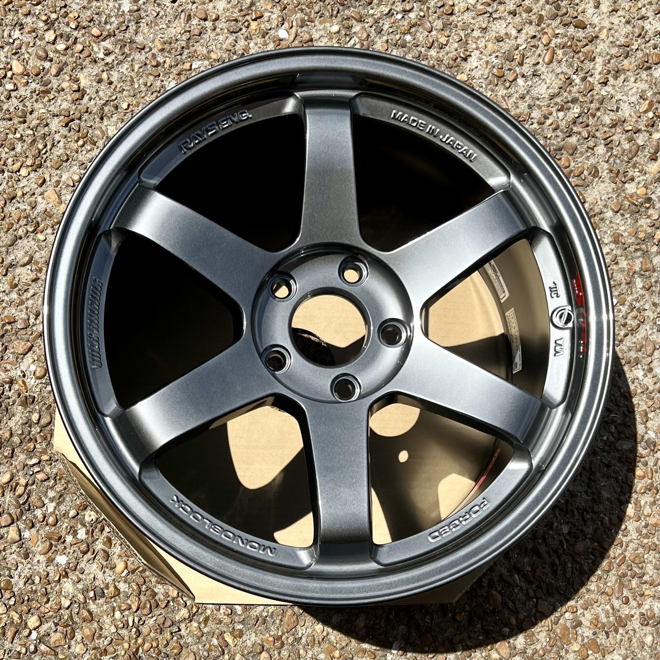 11th Gen Honda Civic FS TE37 SL Formula Silver 18x9.5 +45 IMG_5792