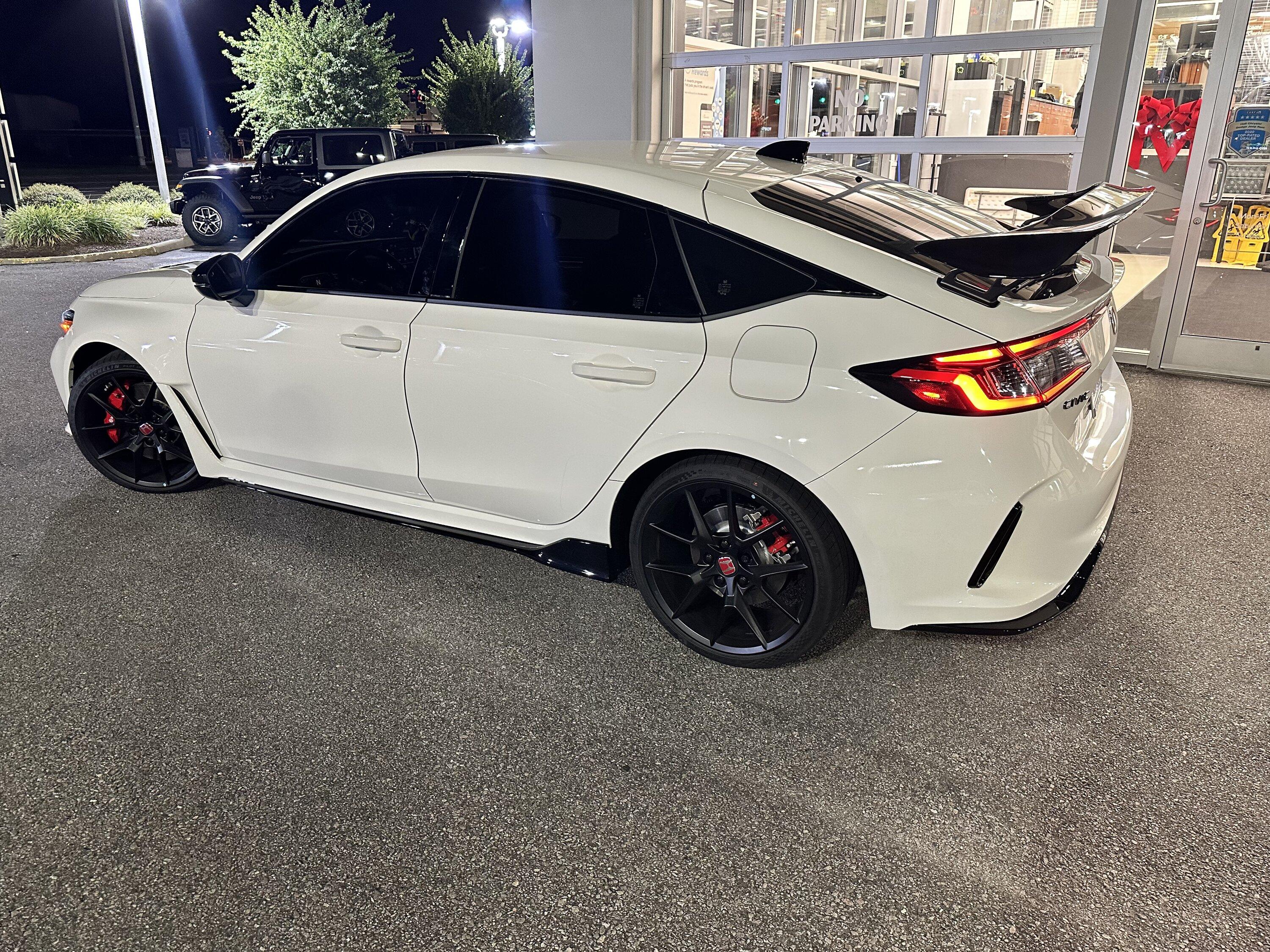 11th Gen Honda Civic Show your % of tint on your FL5 IMG_2082