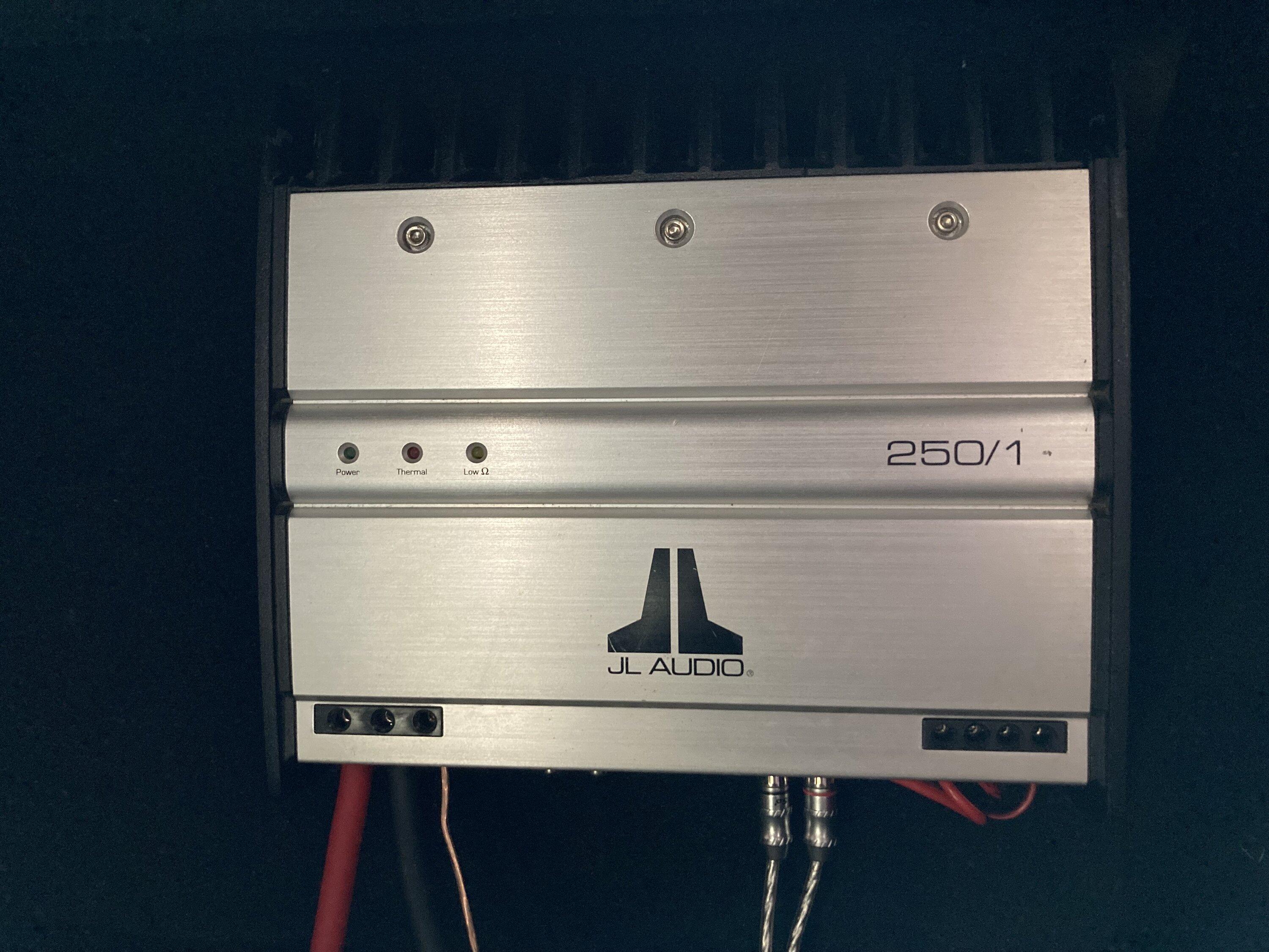 11th Gen Honda Civic Old school JL Audio sound IMG_5178