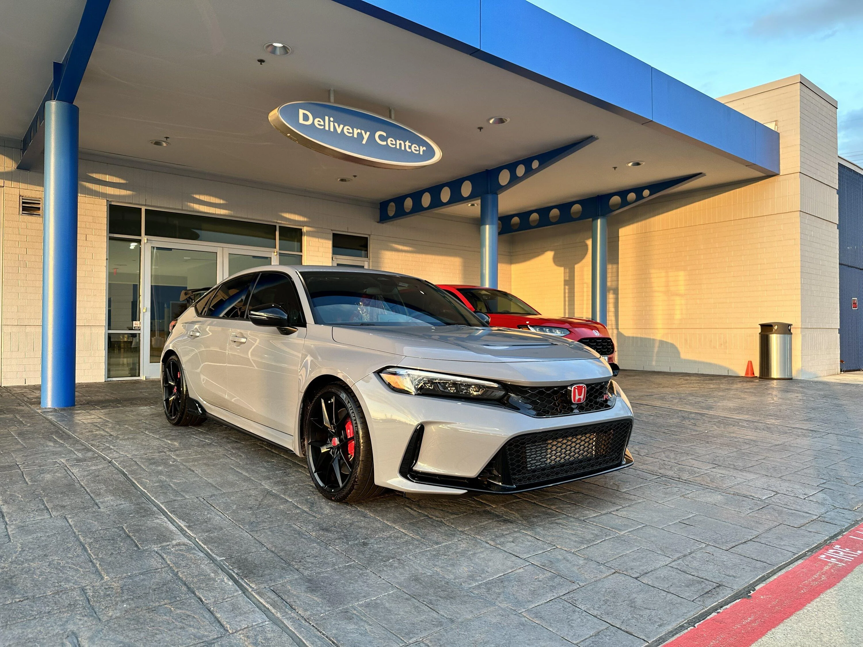 11th Gen Honda Civic Post your FL5 Civic Type R delivery pics! 🙌 📸 IMG_4972