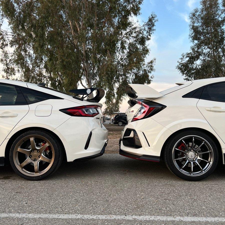 11th Gen Honda Civic FL5 and FK8 Civic Type R Comparison Side-by-Side Look 314998388_454899640103320_4479106920078535199_n