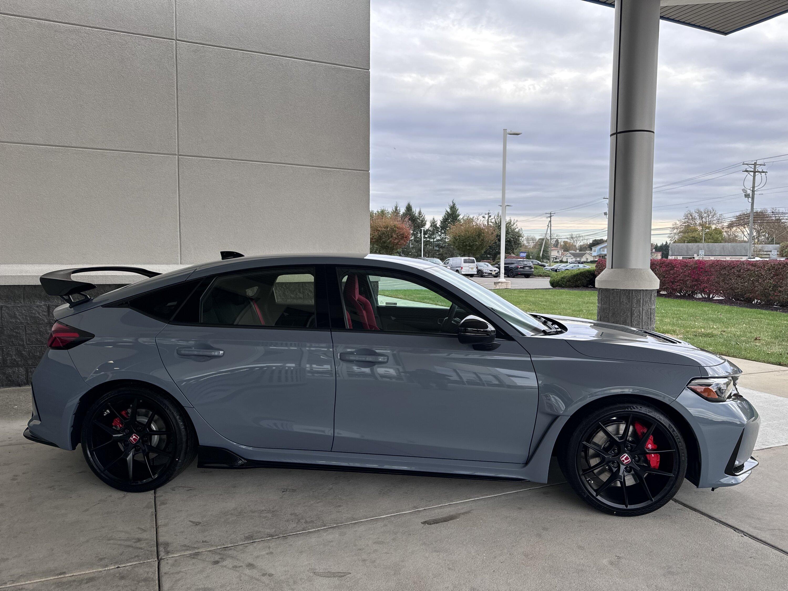 11th Gen Honda Civic Post your FL5 Civic Type R delivery pics! 🙌 📸 IMG_1419