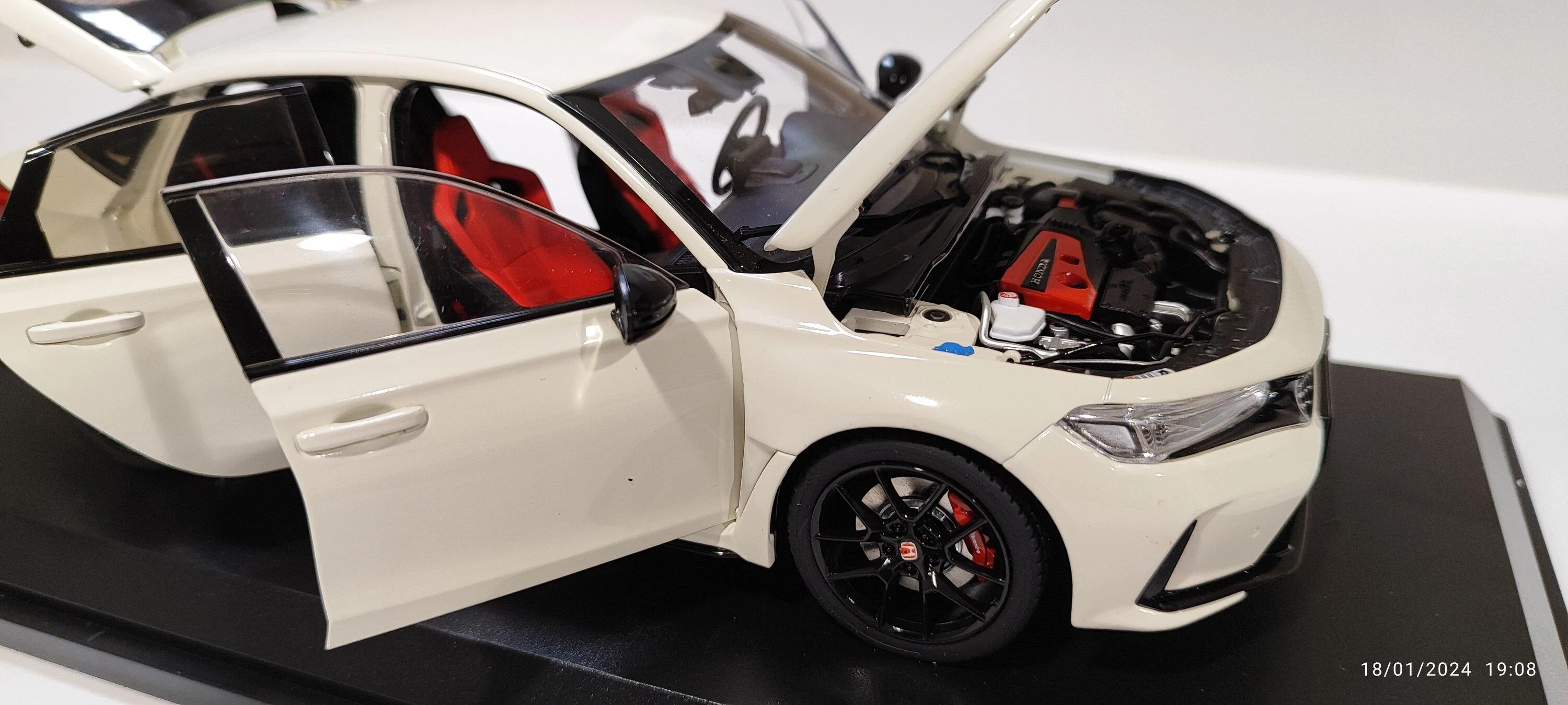 11th Gen Honda Civic Metal Die-Cast Model FL5 1:18 scale IMG_20240118_190826