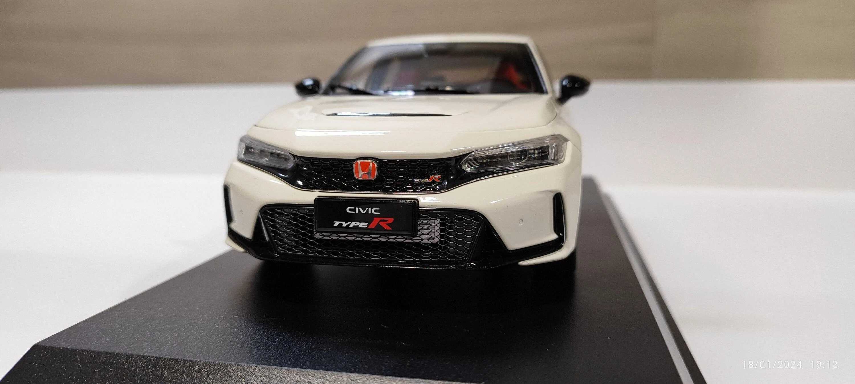 11th Gen Honda Civic Metal Die-Cast Model FL5 1:18 scale IMG_20240118_191228