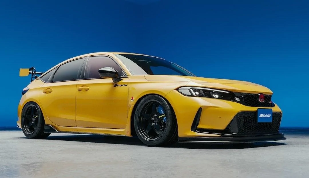 11th Gen Honda Civic FL5 creators post chart showing 400 unit production per month planned and 20K orders received. 1710213899074