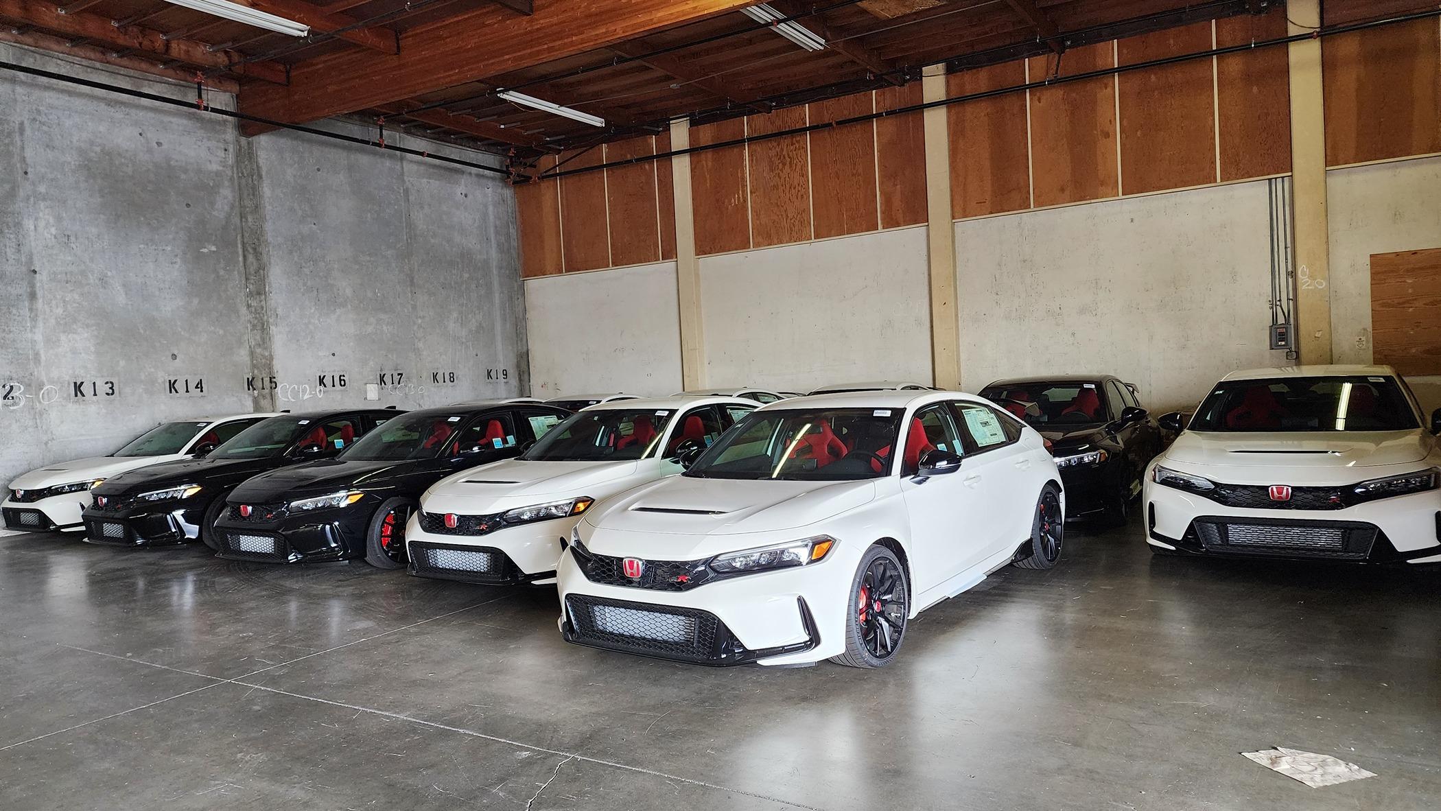 11th Gen Honda Civic Post your FL5 Civic Type R delivery pics! 🙌 📸 1000009072