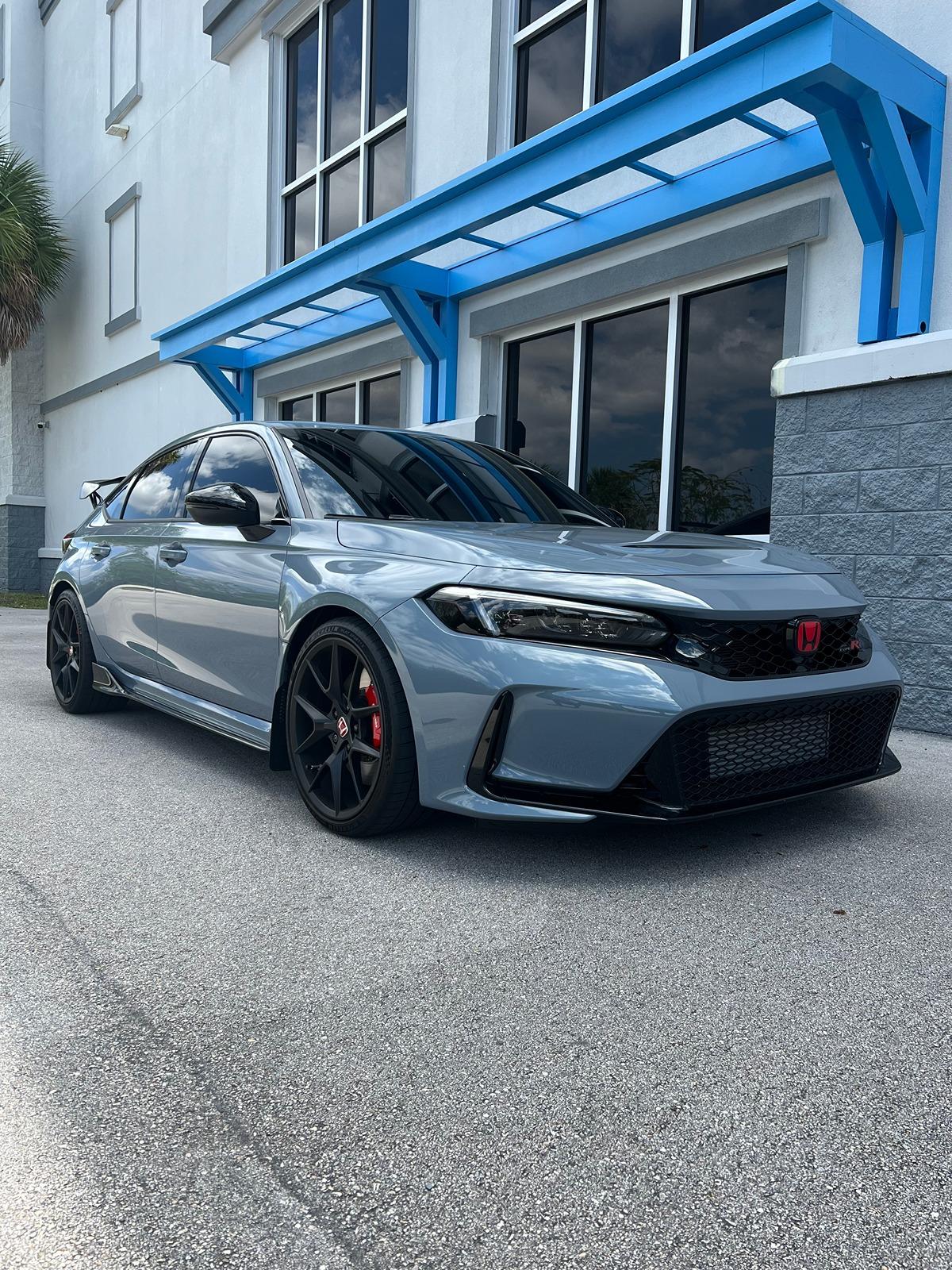 11th Gen Honda Civic Official SONIC GRAY PEARL FL5 Type R Photos Thread IMG_7205