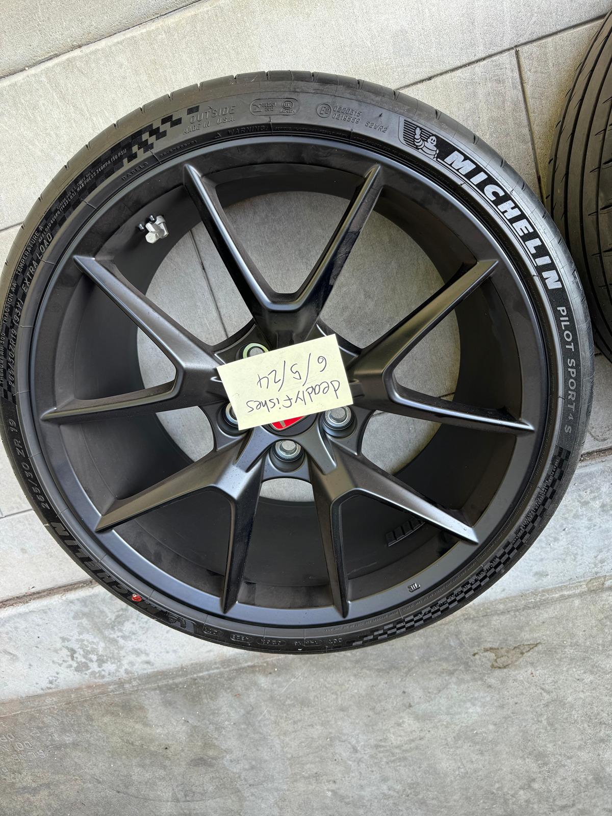 11th Gen Honda Civic 2024 Honda Civic Type R FL5 OEM Wheel and Tire Set (SOLD!) IMG_1632