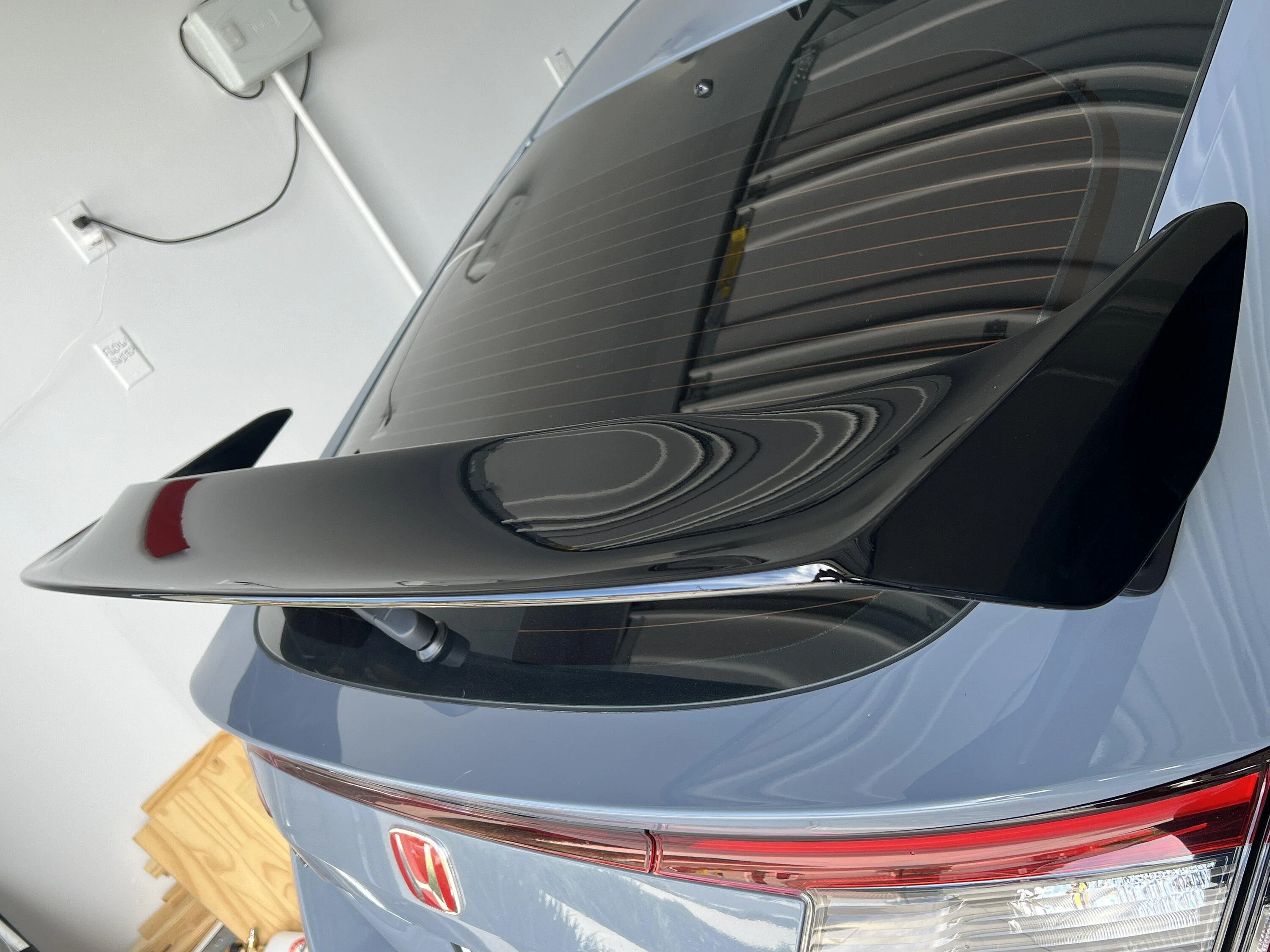 11th Gen Honda Civic OEM FL5 non-CF wing IMG_4368