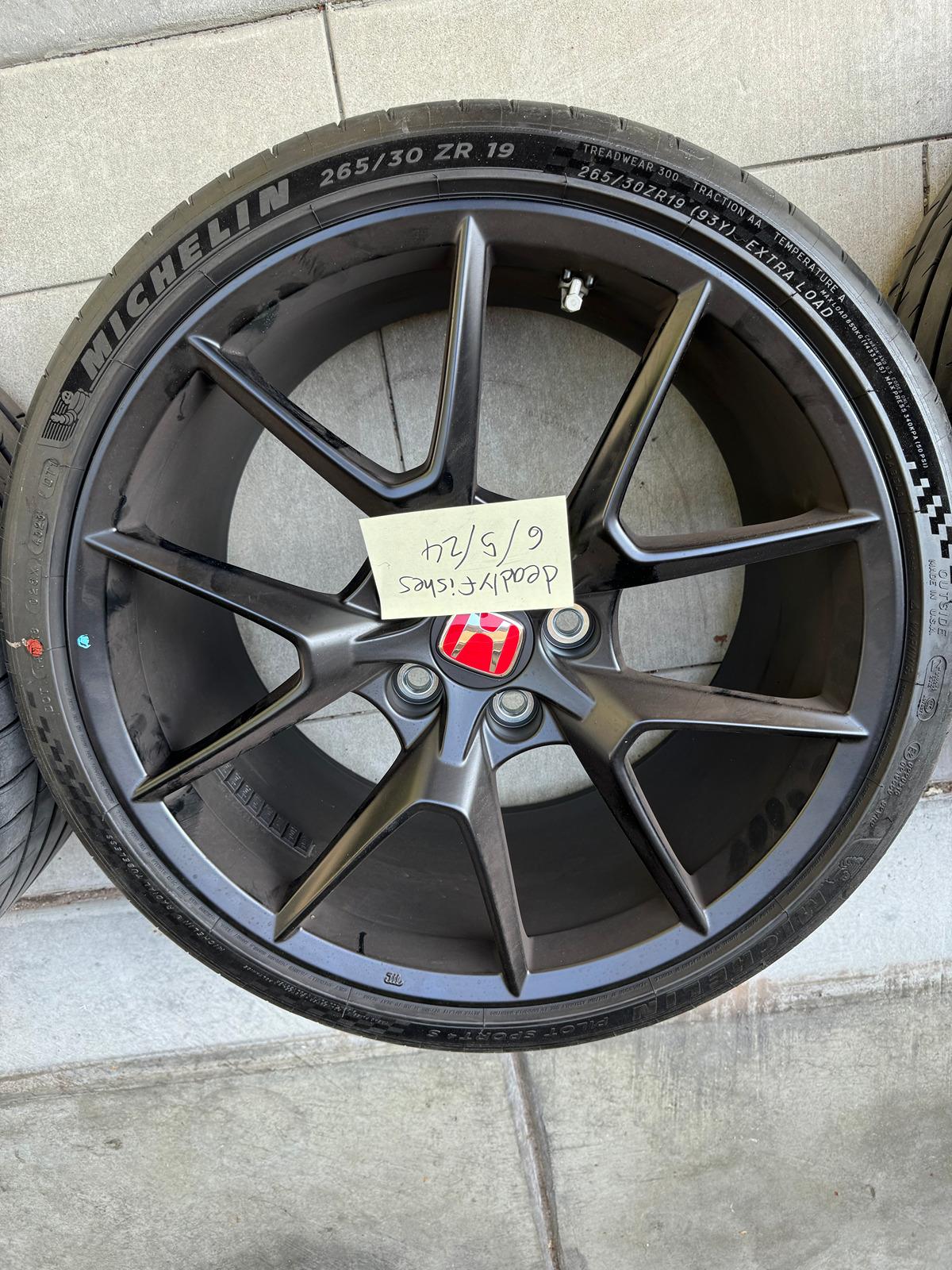 11th Gen Honda Civic (SOLD!) 2024 Type R FL5 OEM Wheel and Tire Set! - Near Mint Condition! IMG_1630