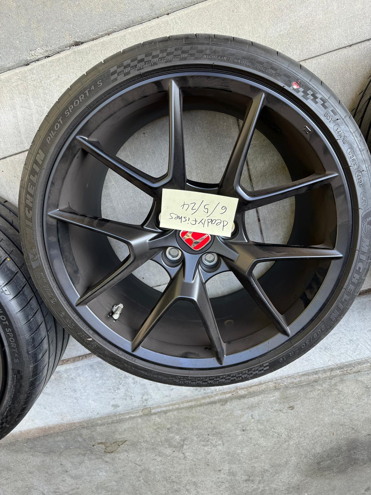 11th Gen Honda Civic (SOLD!) 2024 Type R FL5 OEM Wheel and Tire Set! - Near Mint Condition! IMG_1631