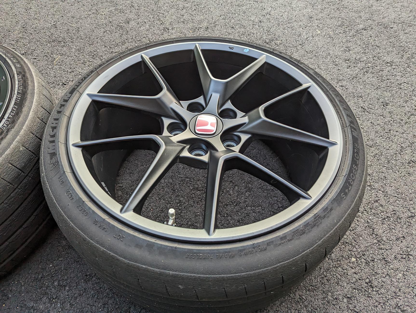 11th Gen Honda Civic FL5 OEM 19" wheels (4) $1000 PXL_20240707_232512239