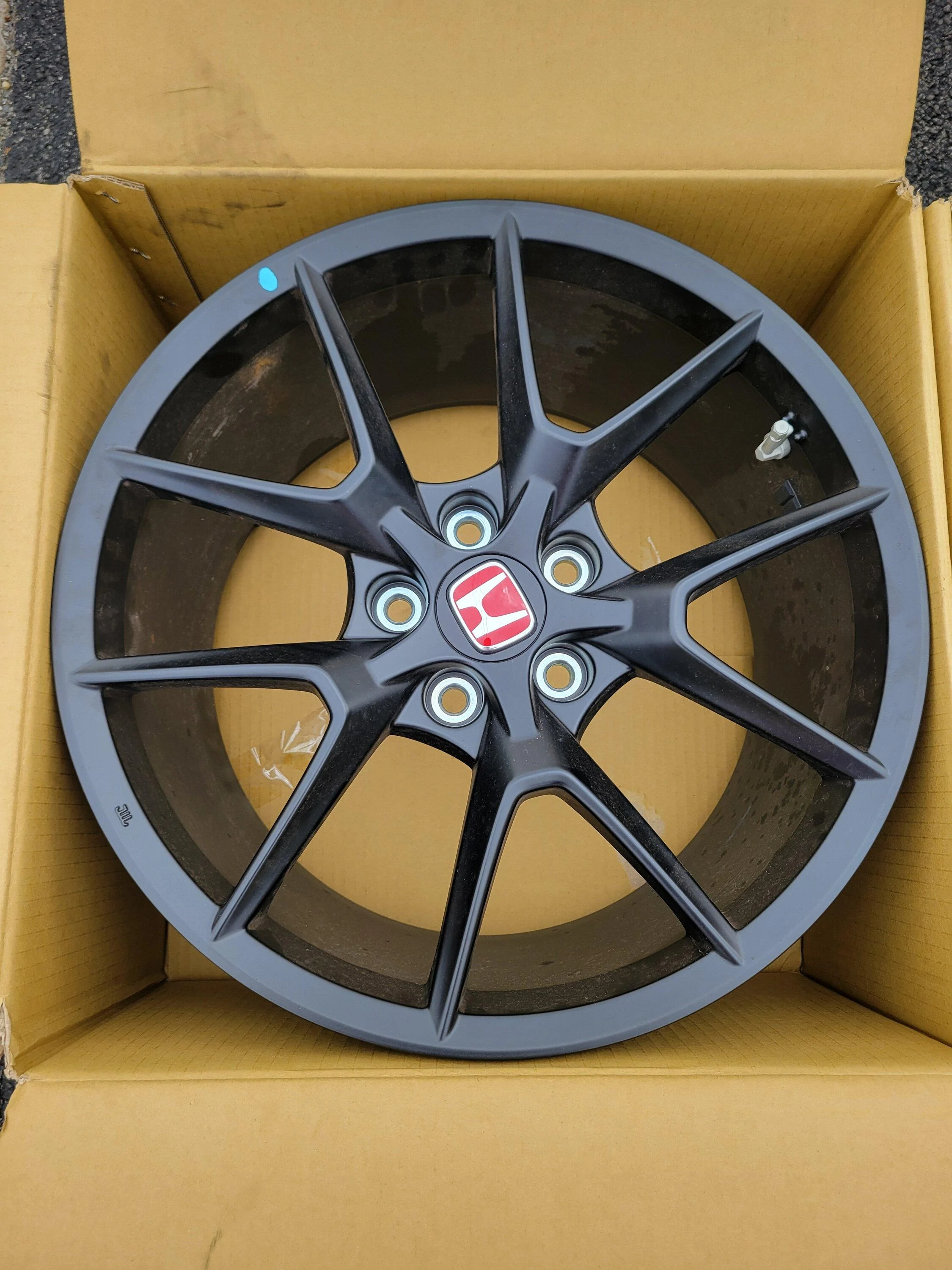 11th Gen Honda Civic OEM FL5 wheels 19x9.5 SOLD 20240704_142456